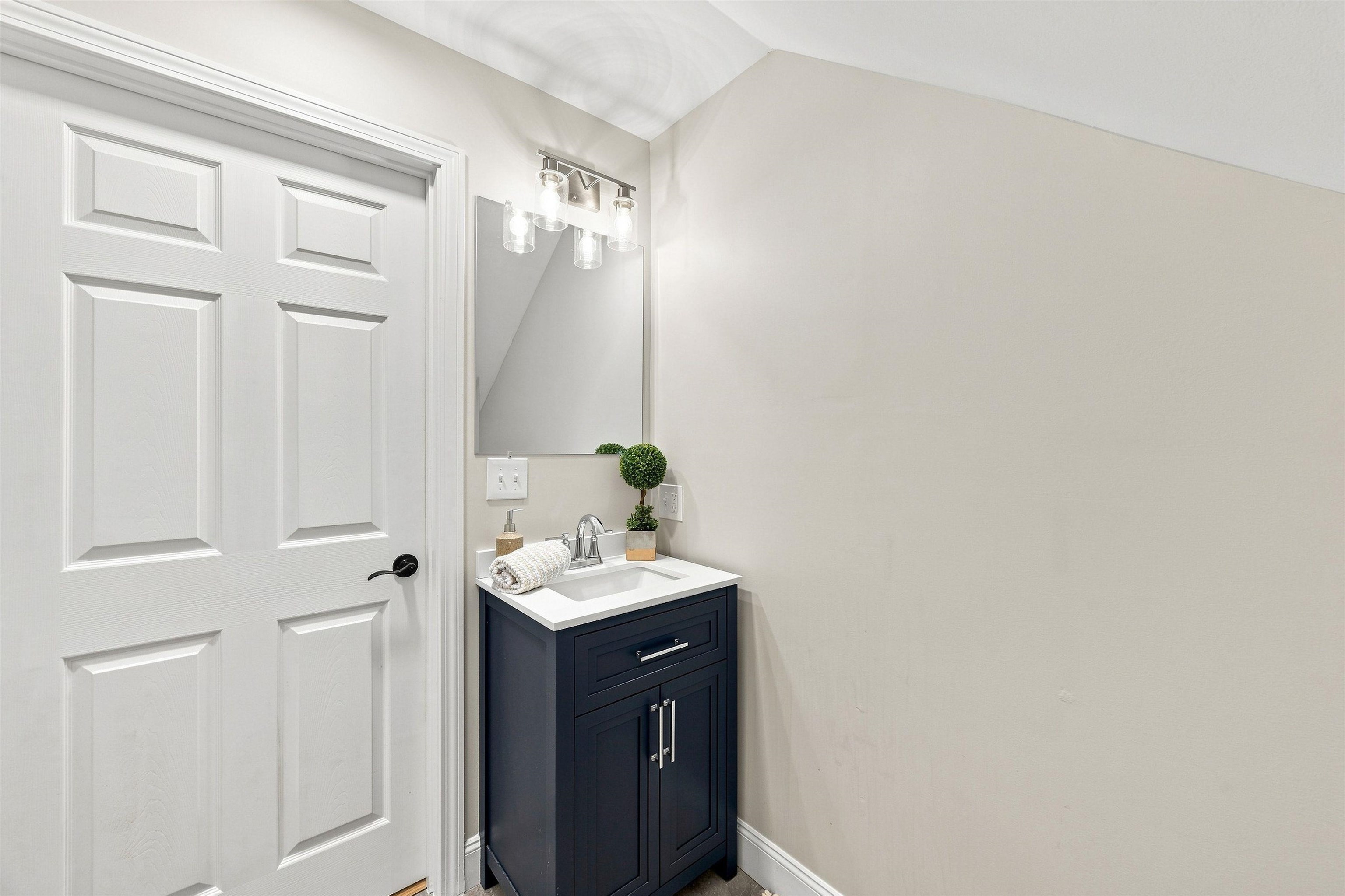 12 Cross Street Property Photo 28