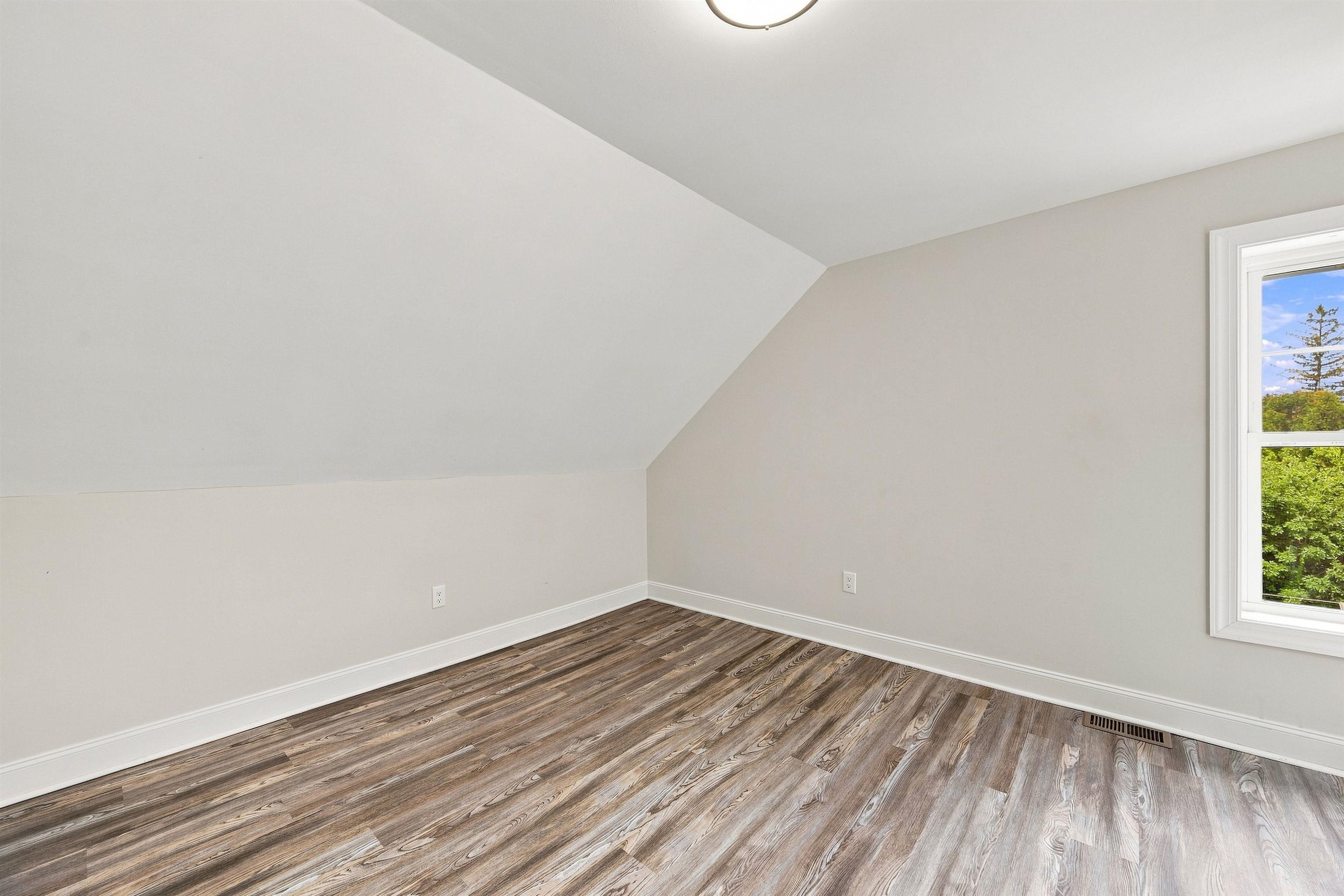 12 Cross Street Property Photo 29