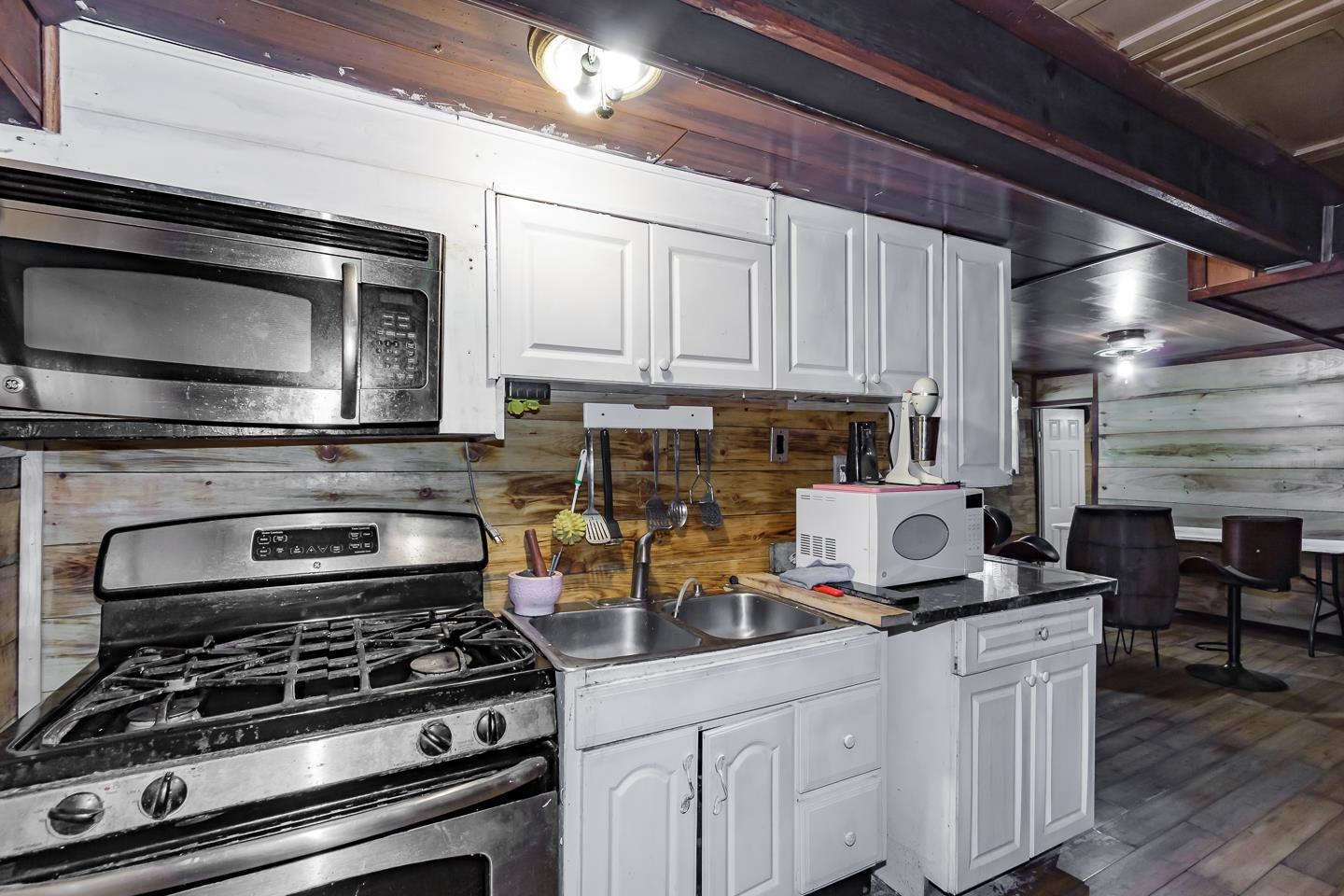 75 Old Rochester Road Property Photo 4