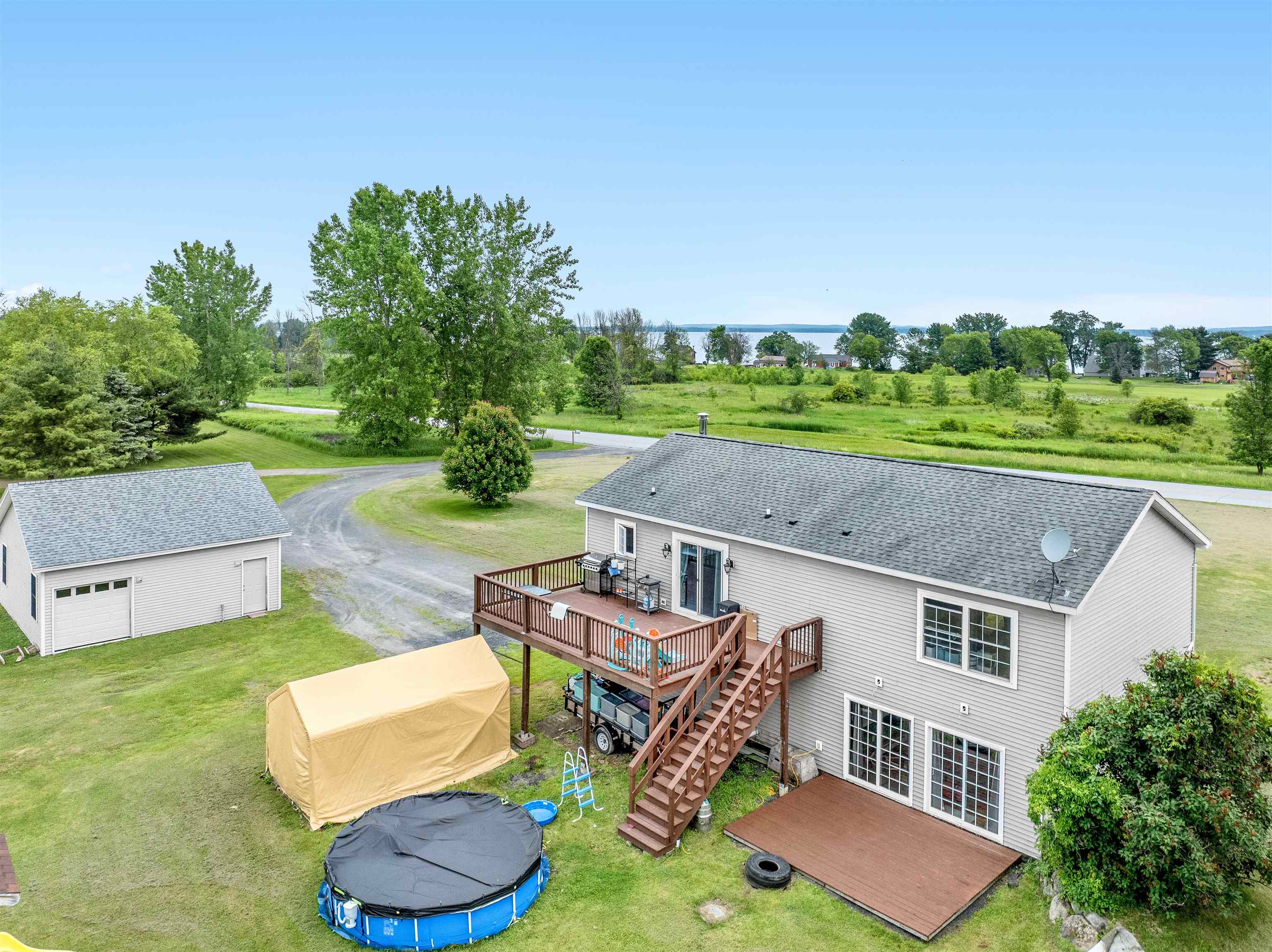 3337 Lakeview Drive Property Photo 2
