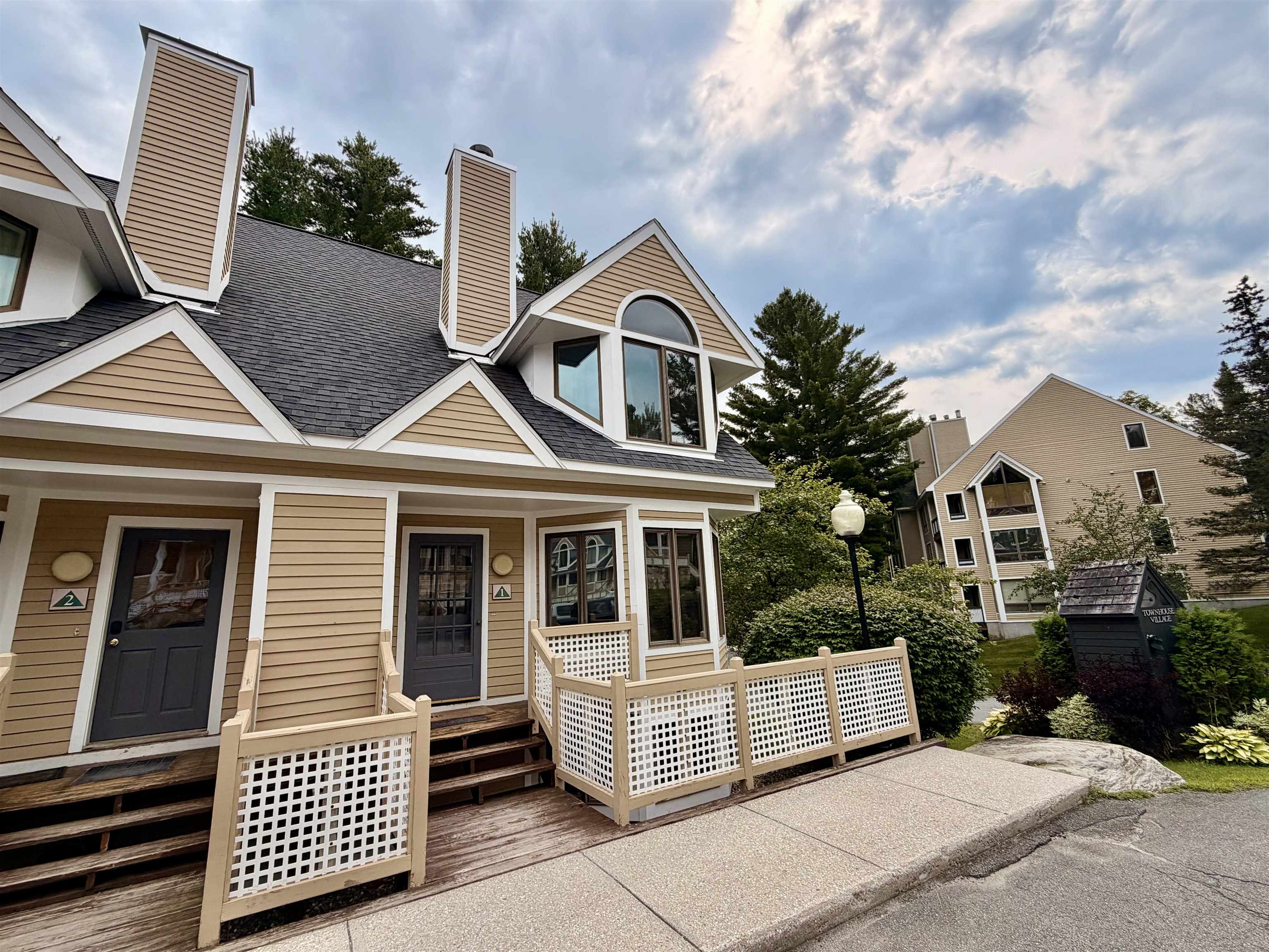 2d Townhouse Square Property Photo 1