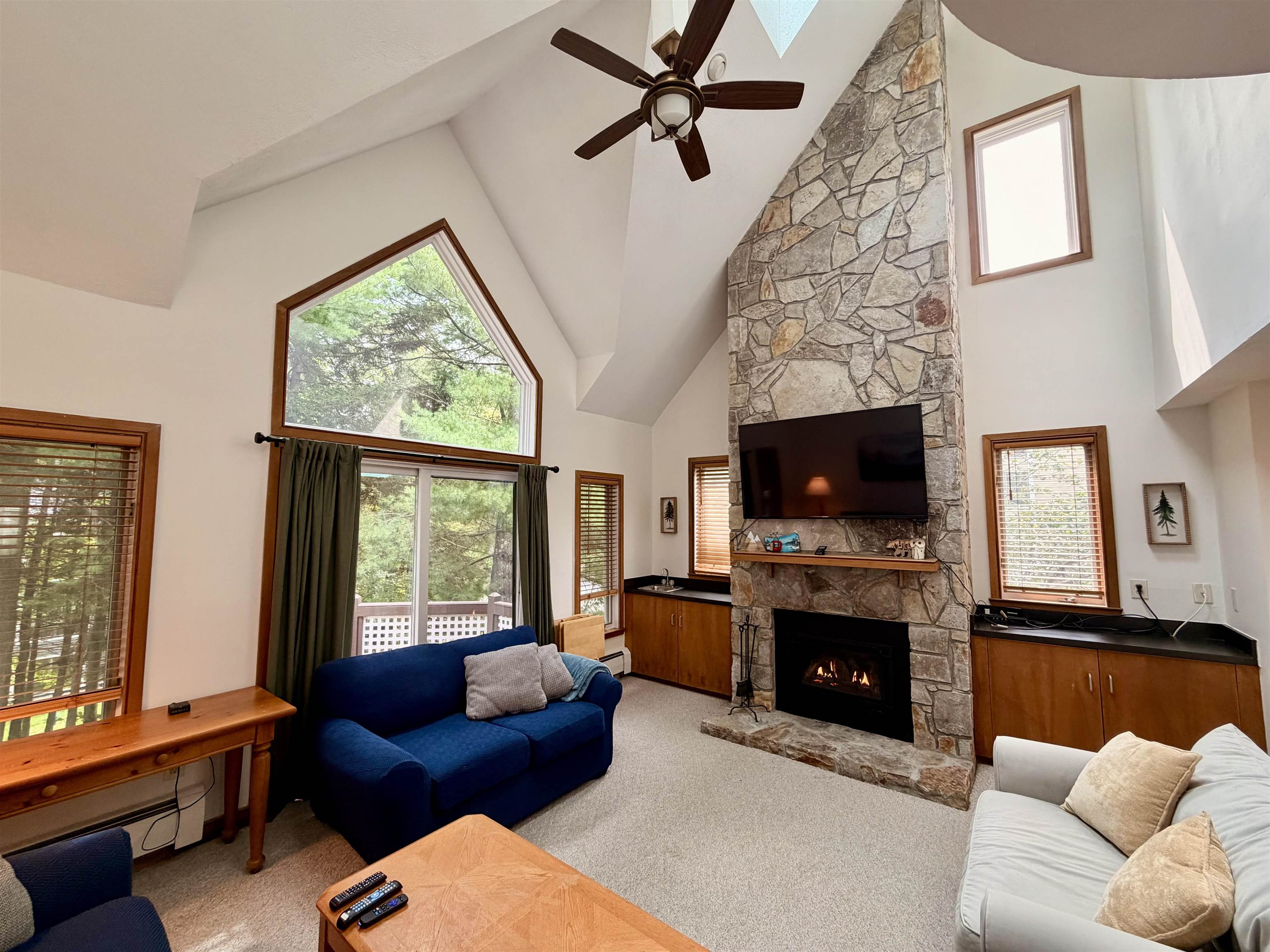 2d Townhouse Square Property Photo 3