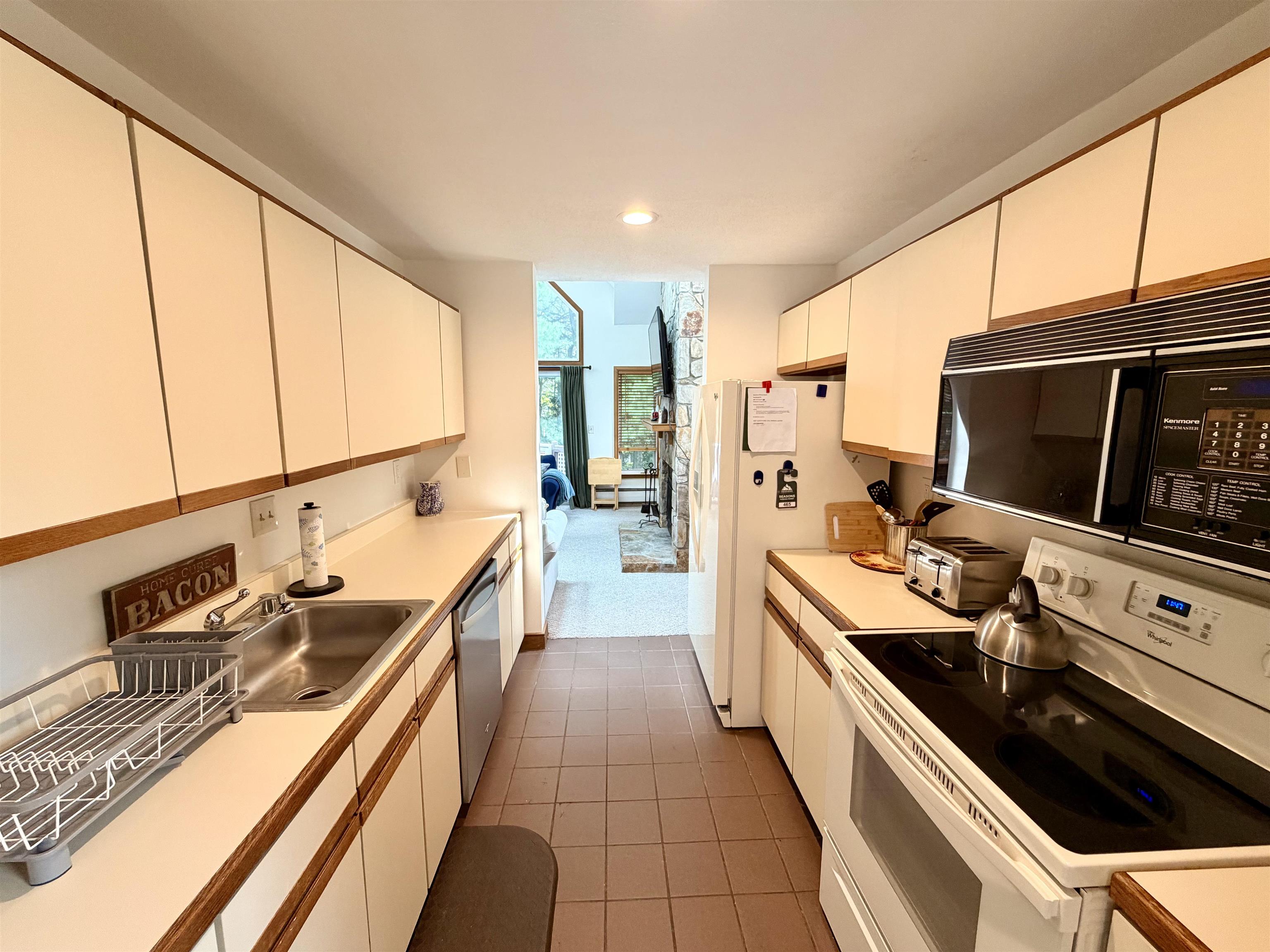 2d Townhouse Square Property Photo 11