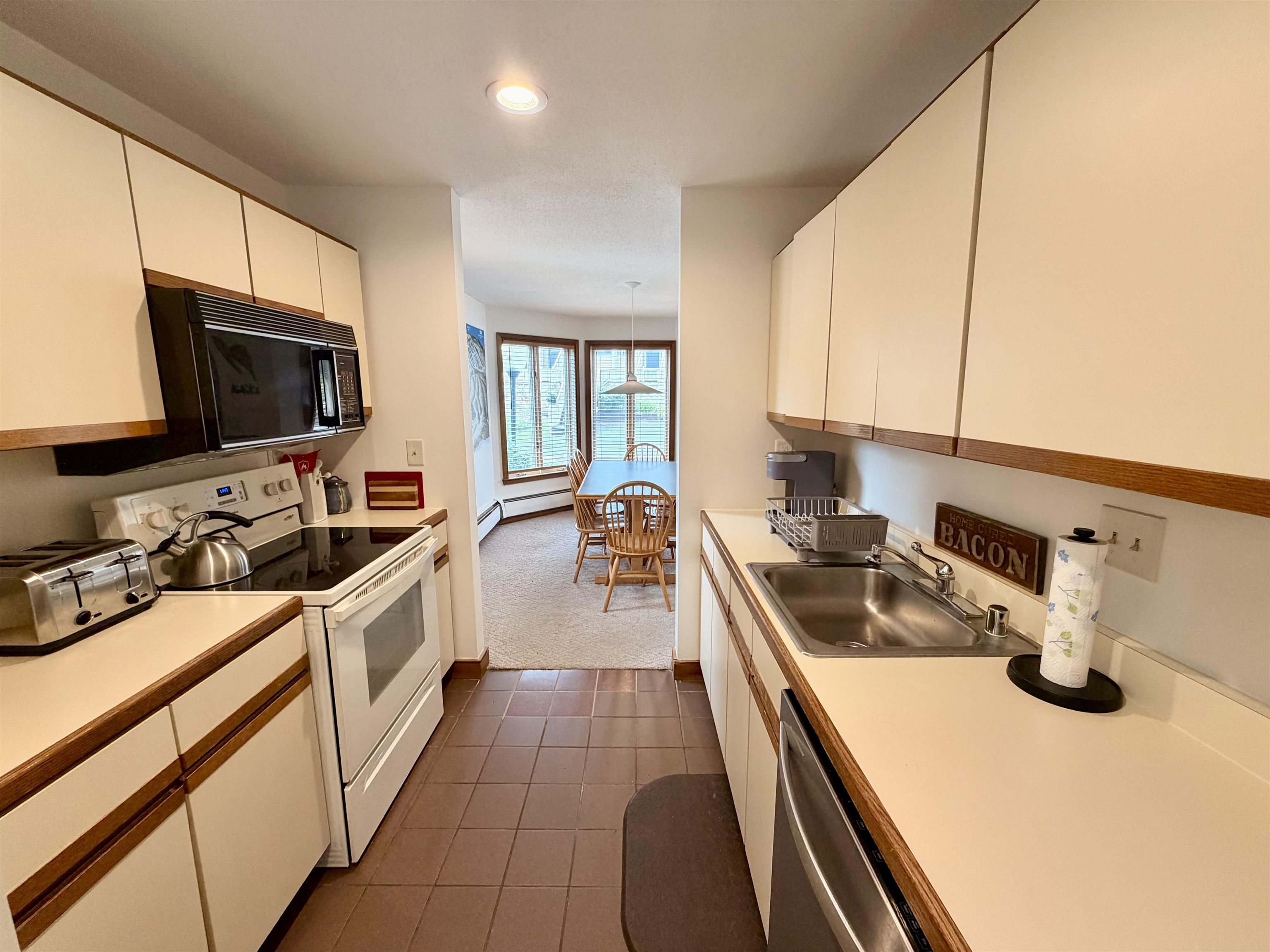 2d Townhouse Square Property Photo 12