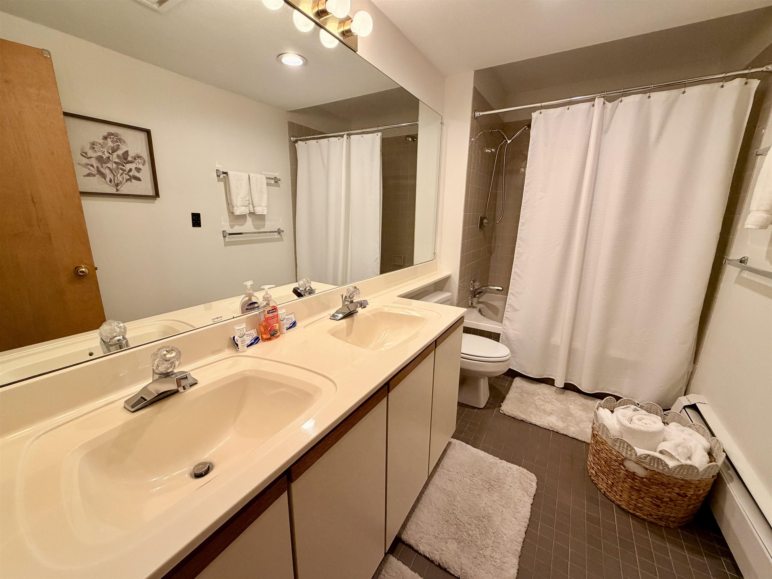 2d Townhouse Square Property Photo 19