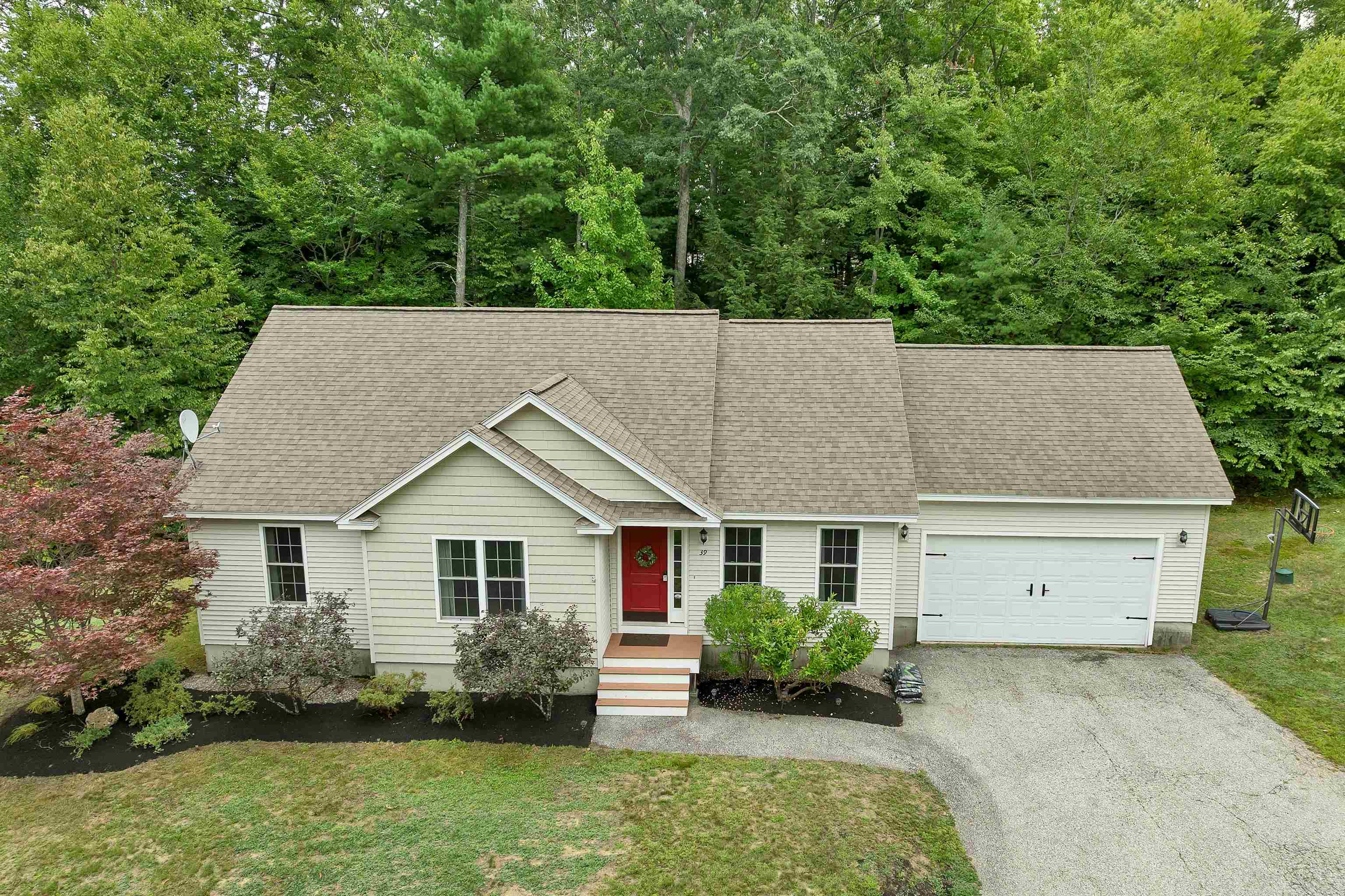 39 Sterling Drive Property Photo 1