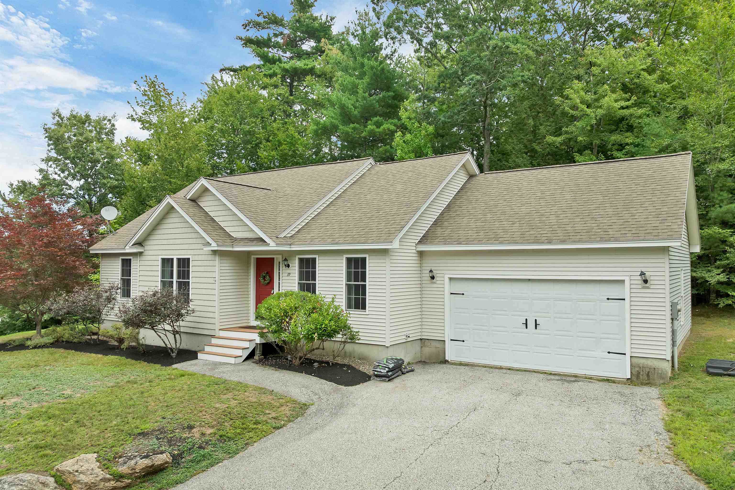 39 Sterling Drive Property Photo 2