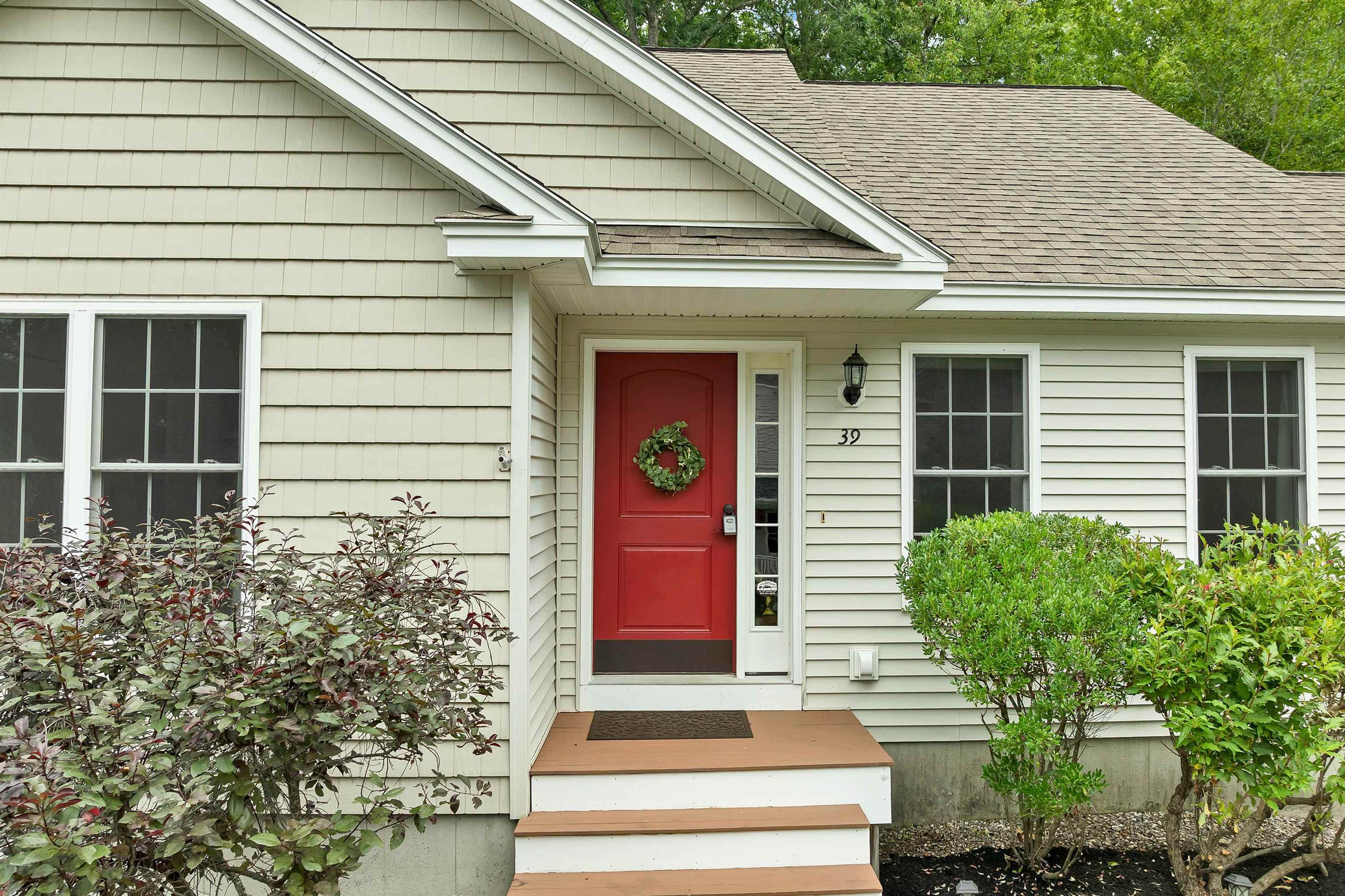 39 Sterling Drive Property Photo 3