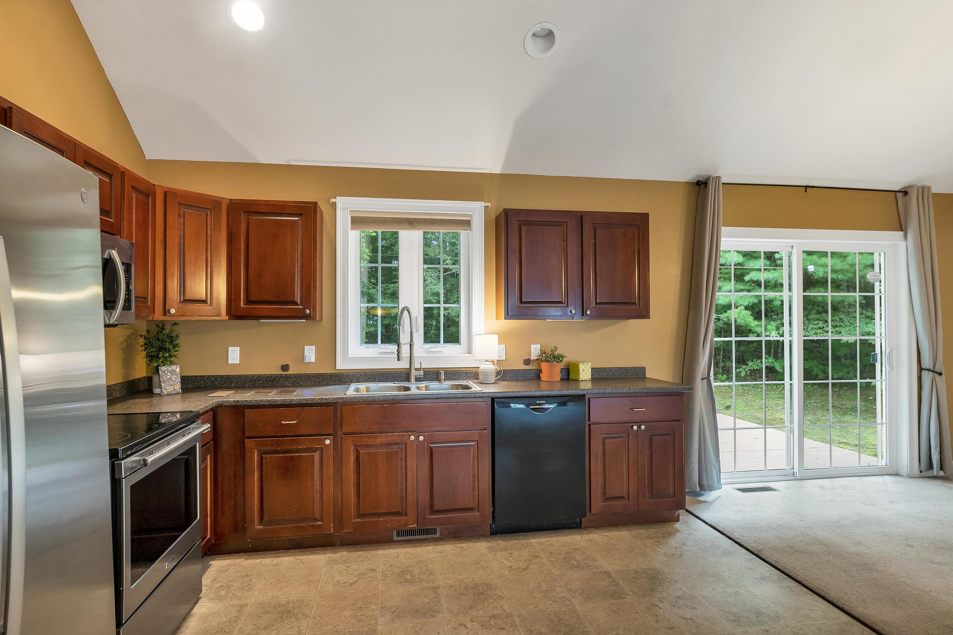 39 Sterling Drive Property Photo 6