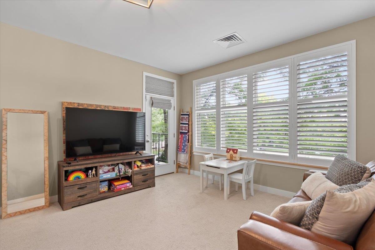 370 Farrell Street Property Photo 6
