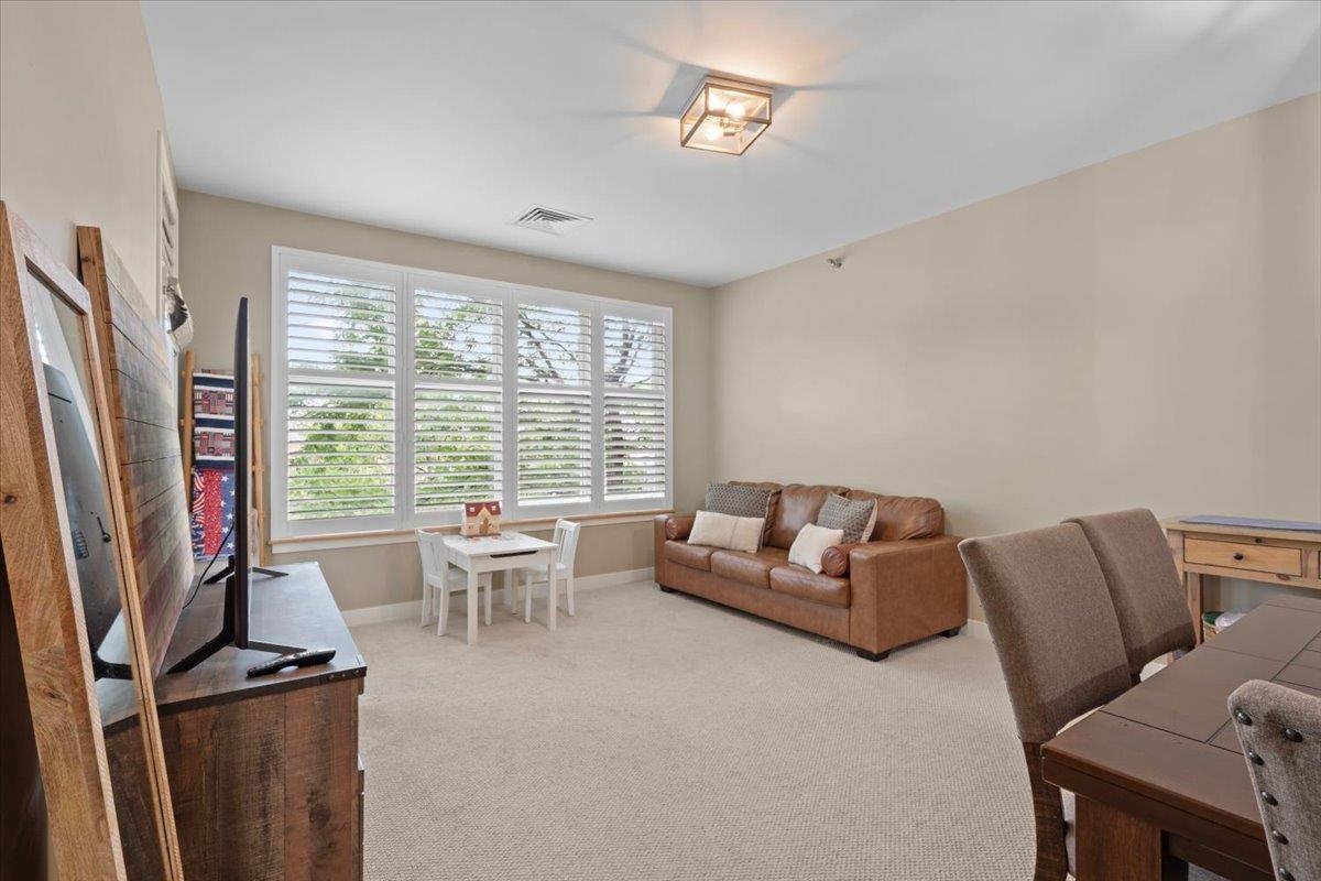 370 Farrell Street Property Photo 7