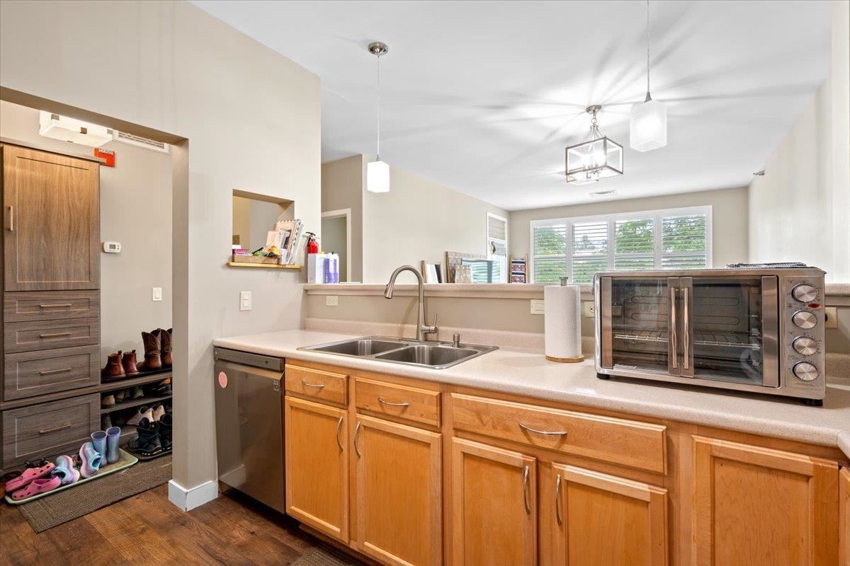 370 Farrell Street Property Photo 8