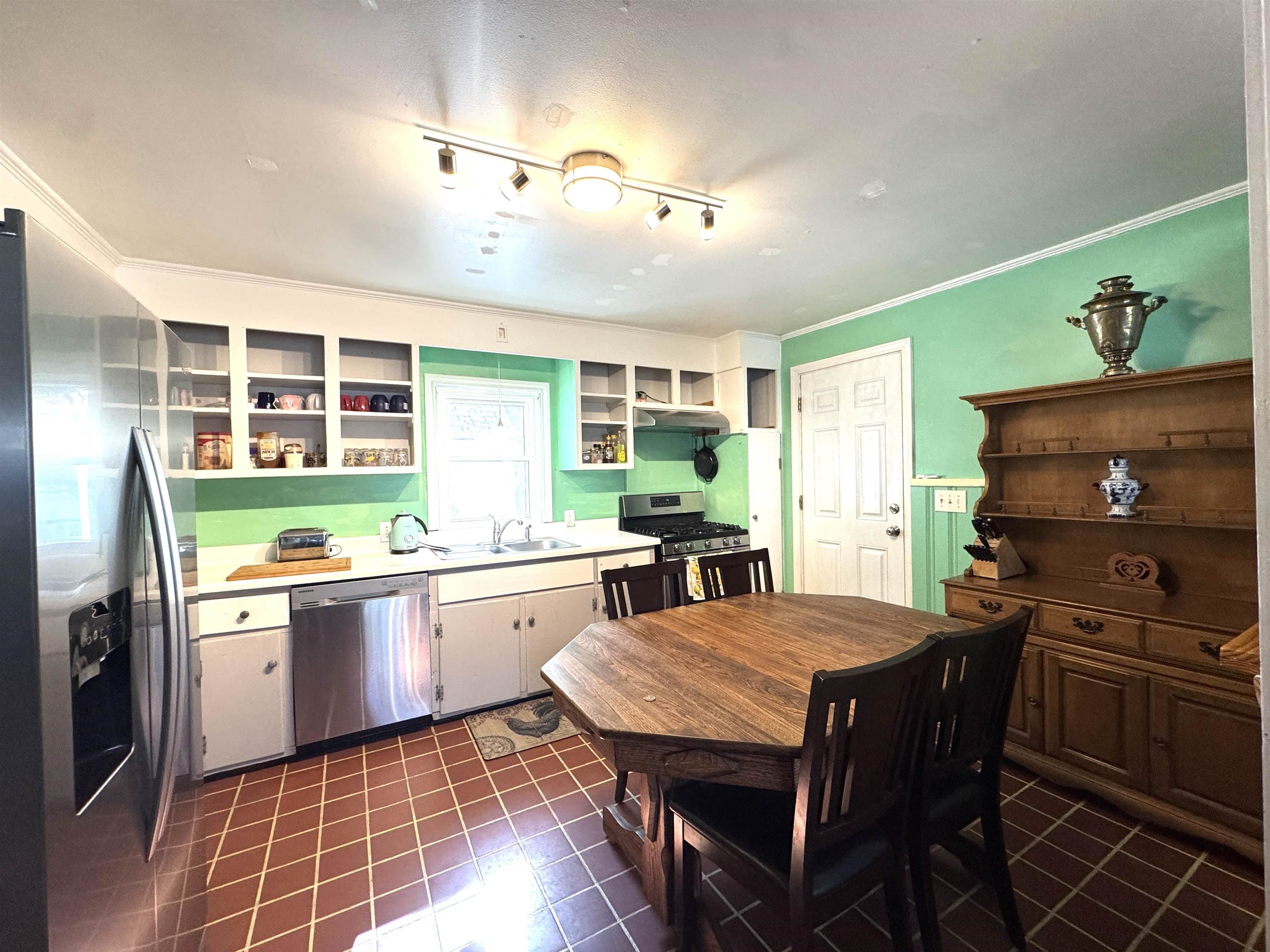 47 Mcintosh Avenue Property Photo 3