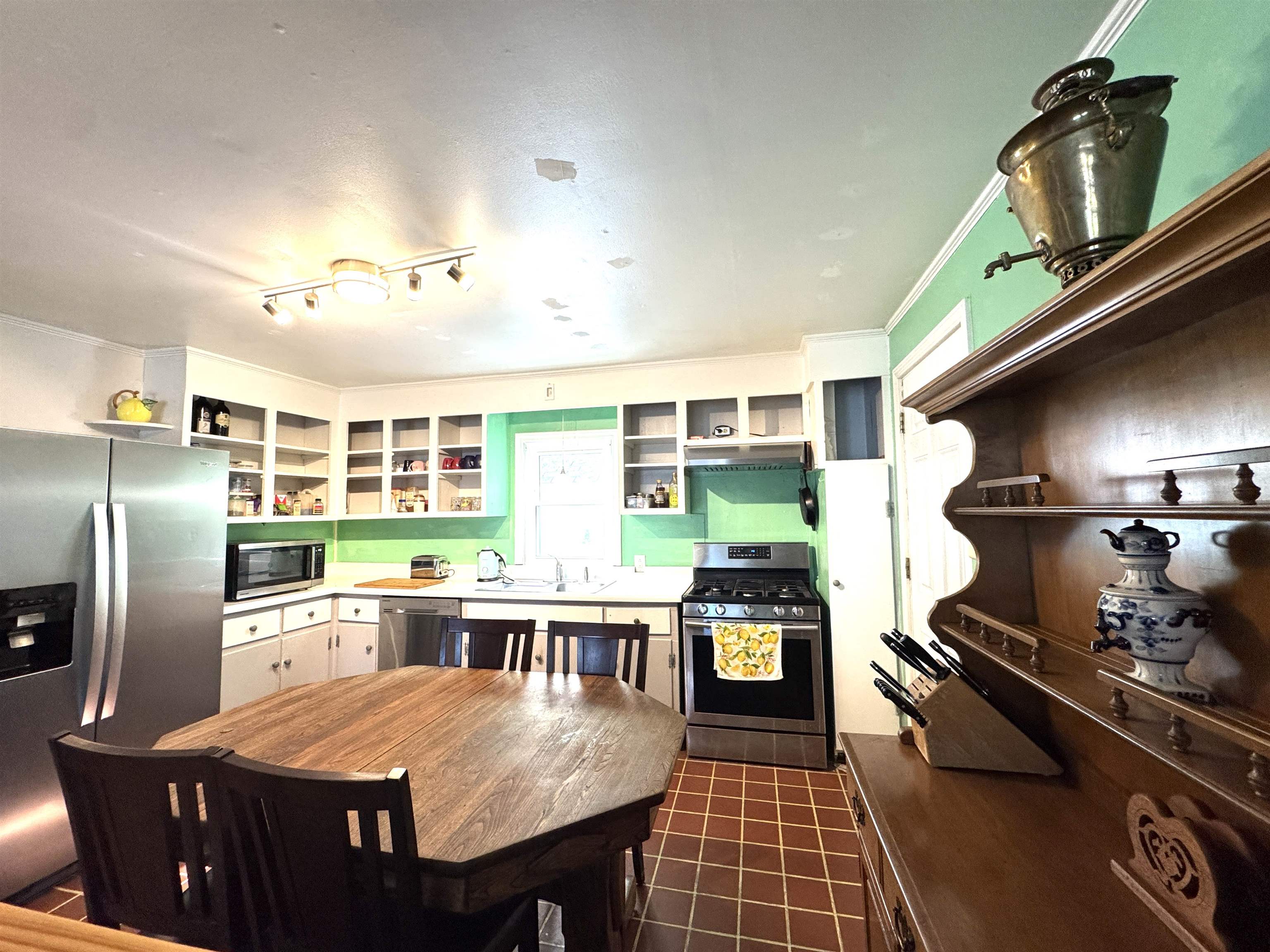 47 Mcintosh Avenue Property Photo 4
