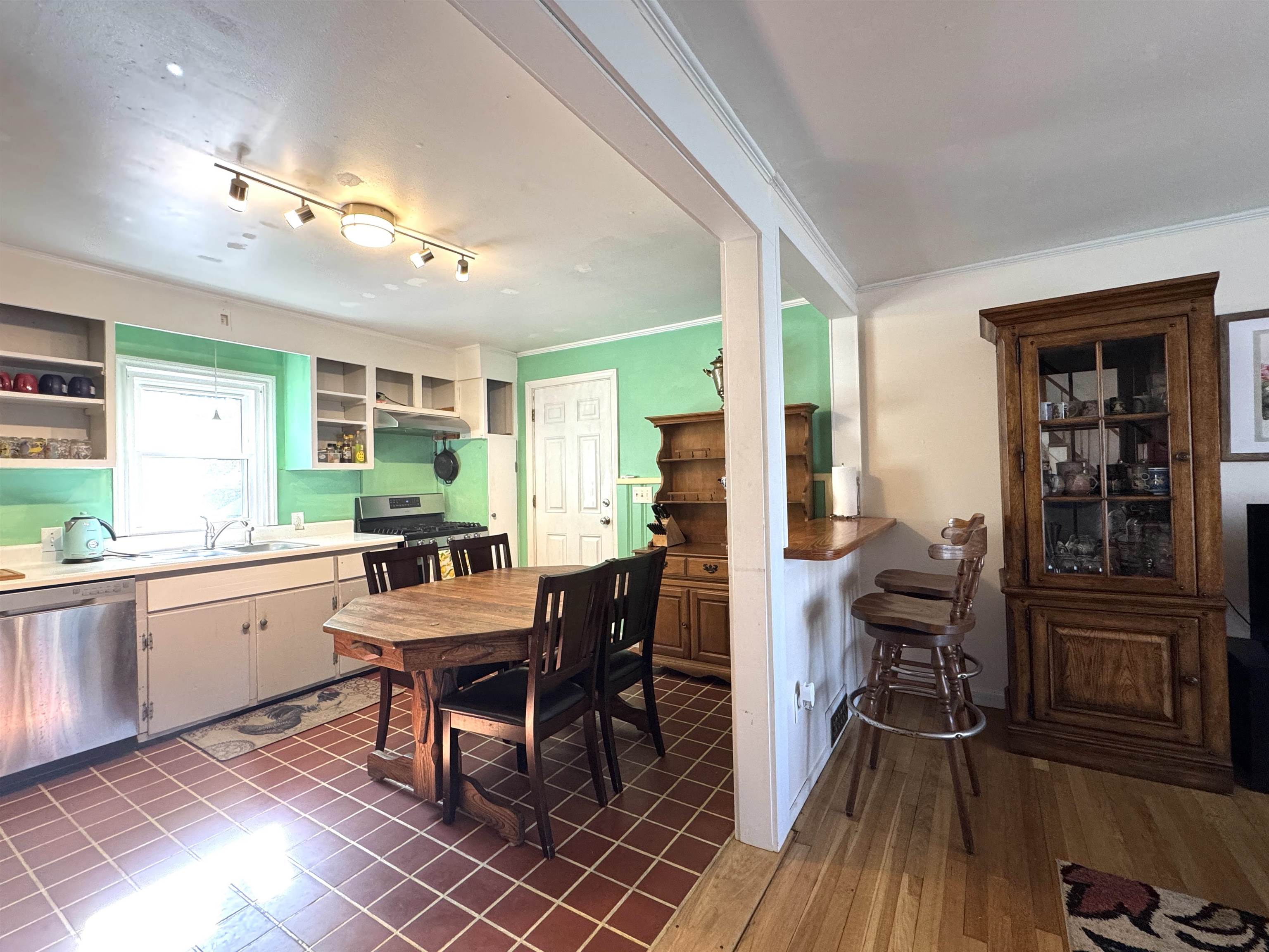 47 Mcintosh Avenue Property Photo 9