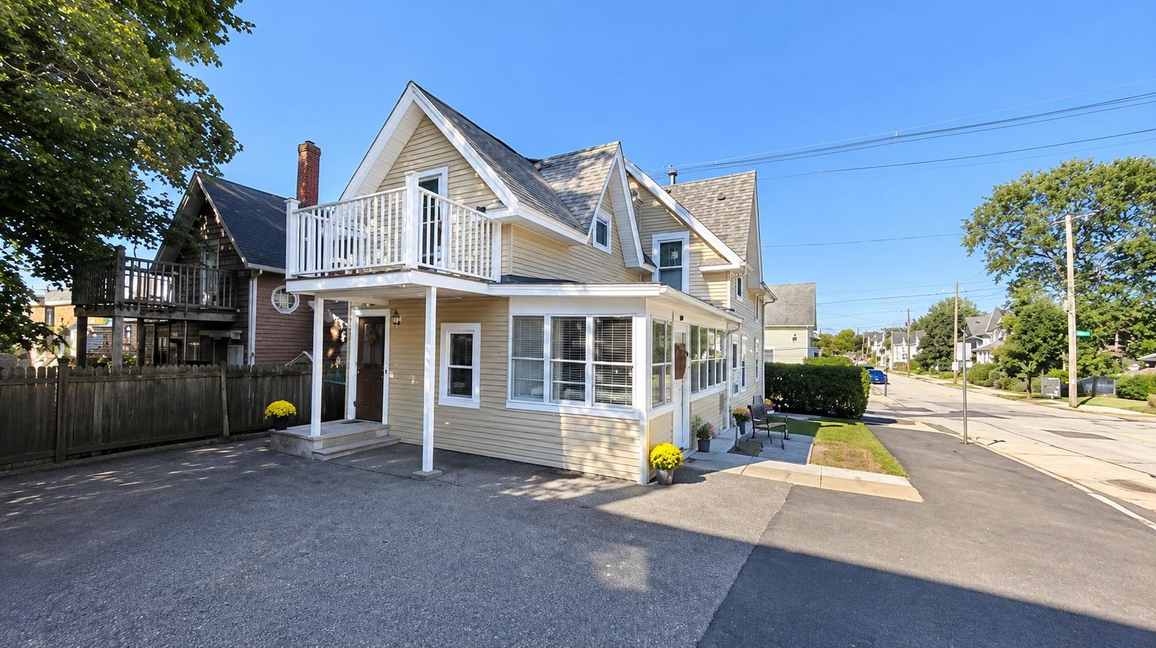 481 Hall Street Property Photo 1
