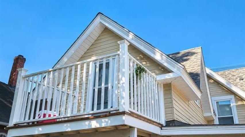 481 Hall Street Property Photo 2