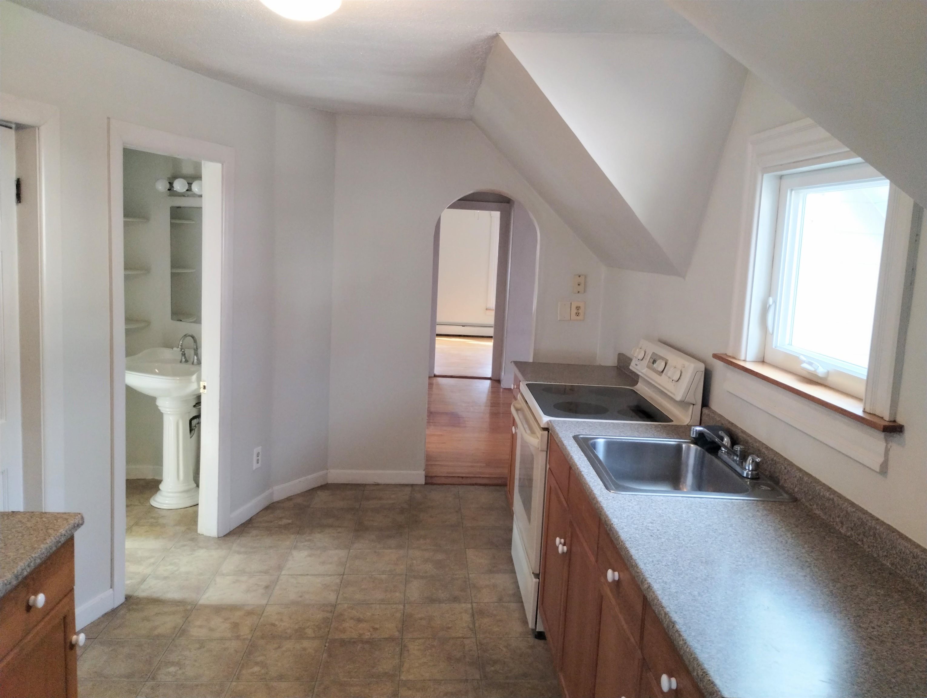 481 Hall Street Property Photo 19
