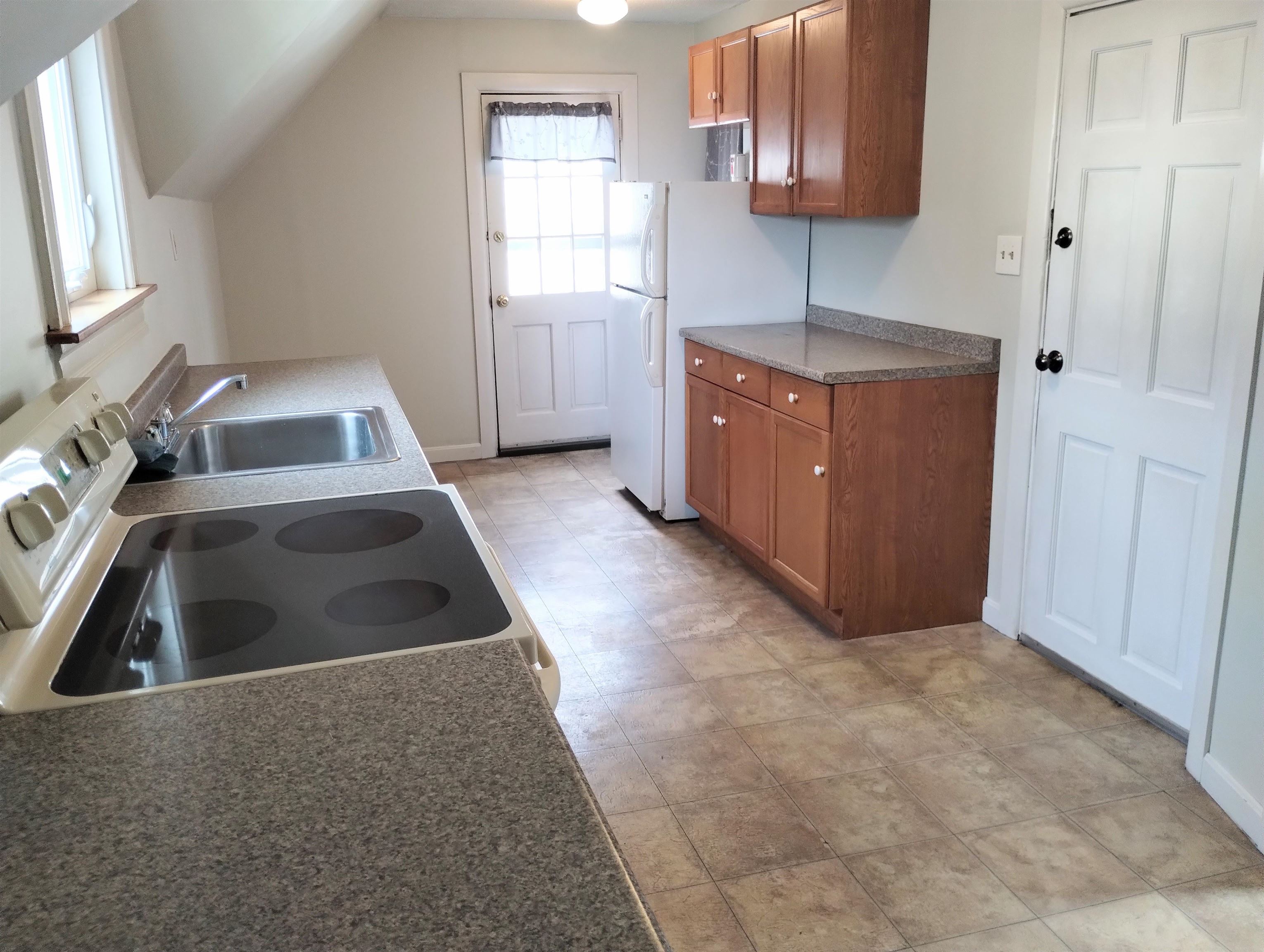 481 Hall Street Property Photo 21