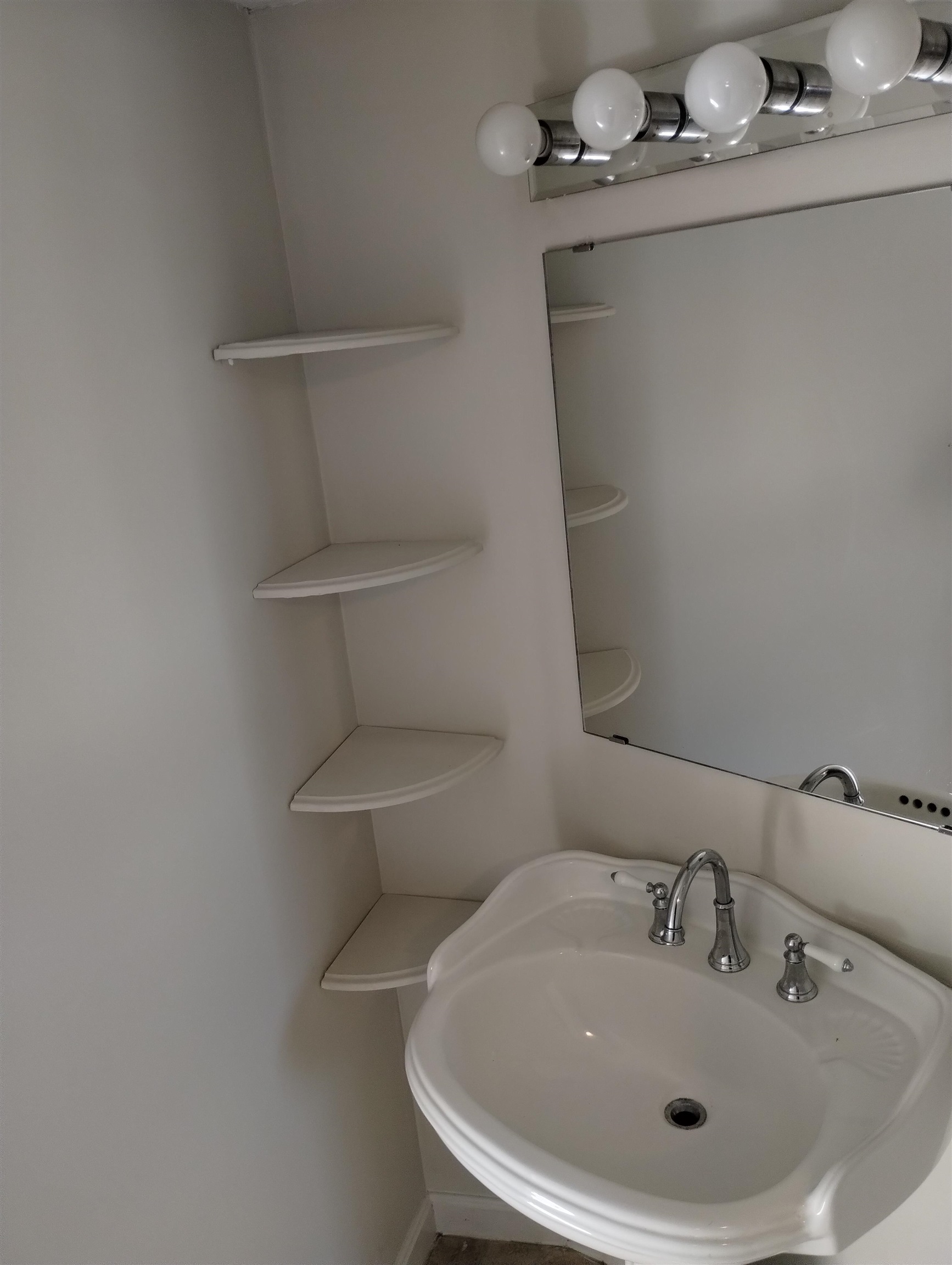 481 Hall Street Property Photo 26