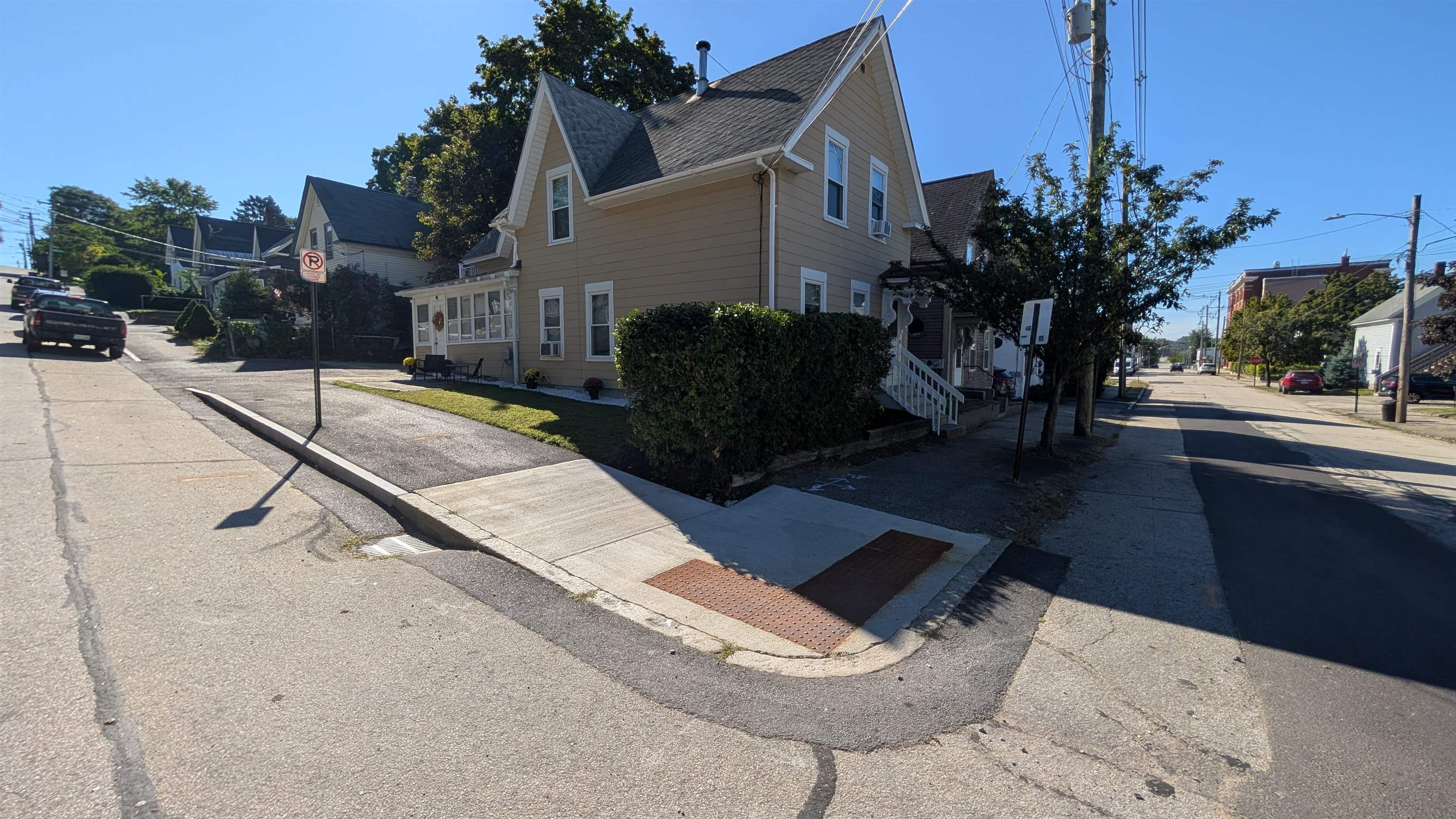 481 Hall Street Property Photo 27