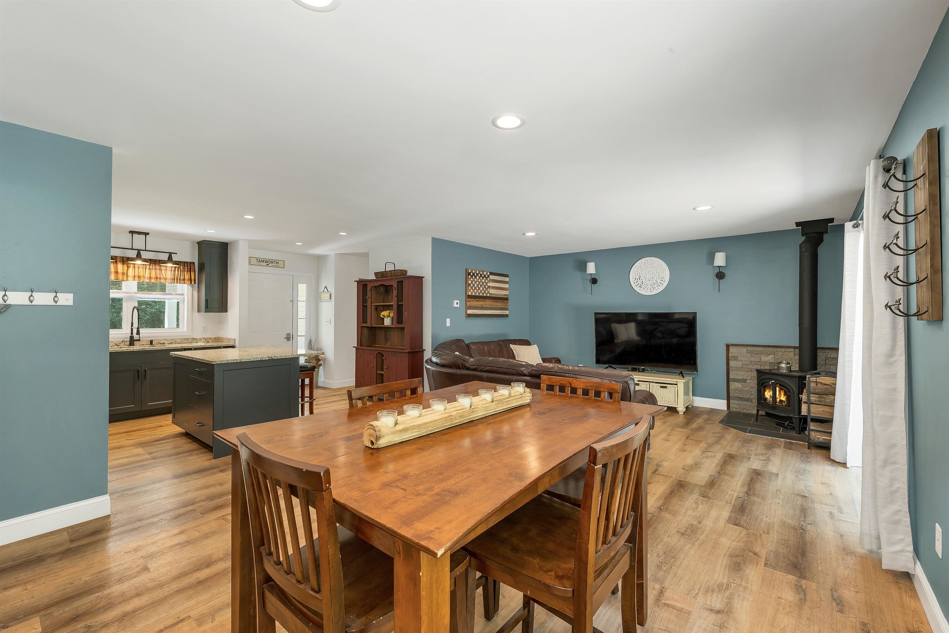 228 Silver Pine Lane Property Photo 3