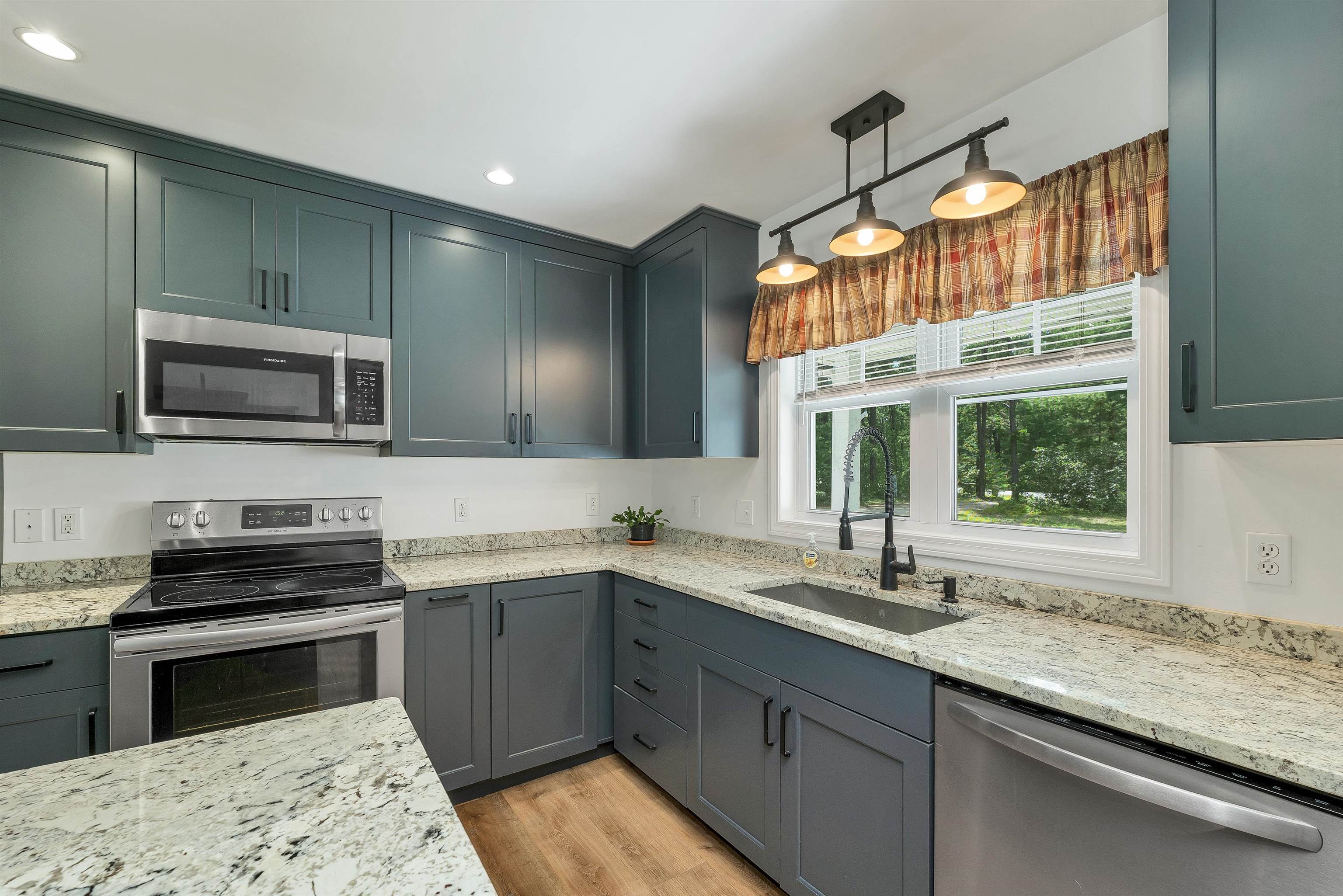228 Silver Pine Lane Property Photo 8