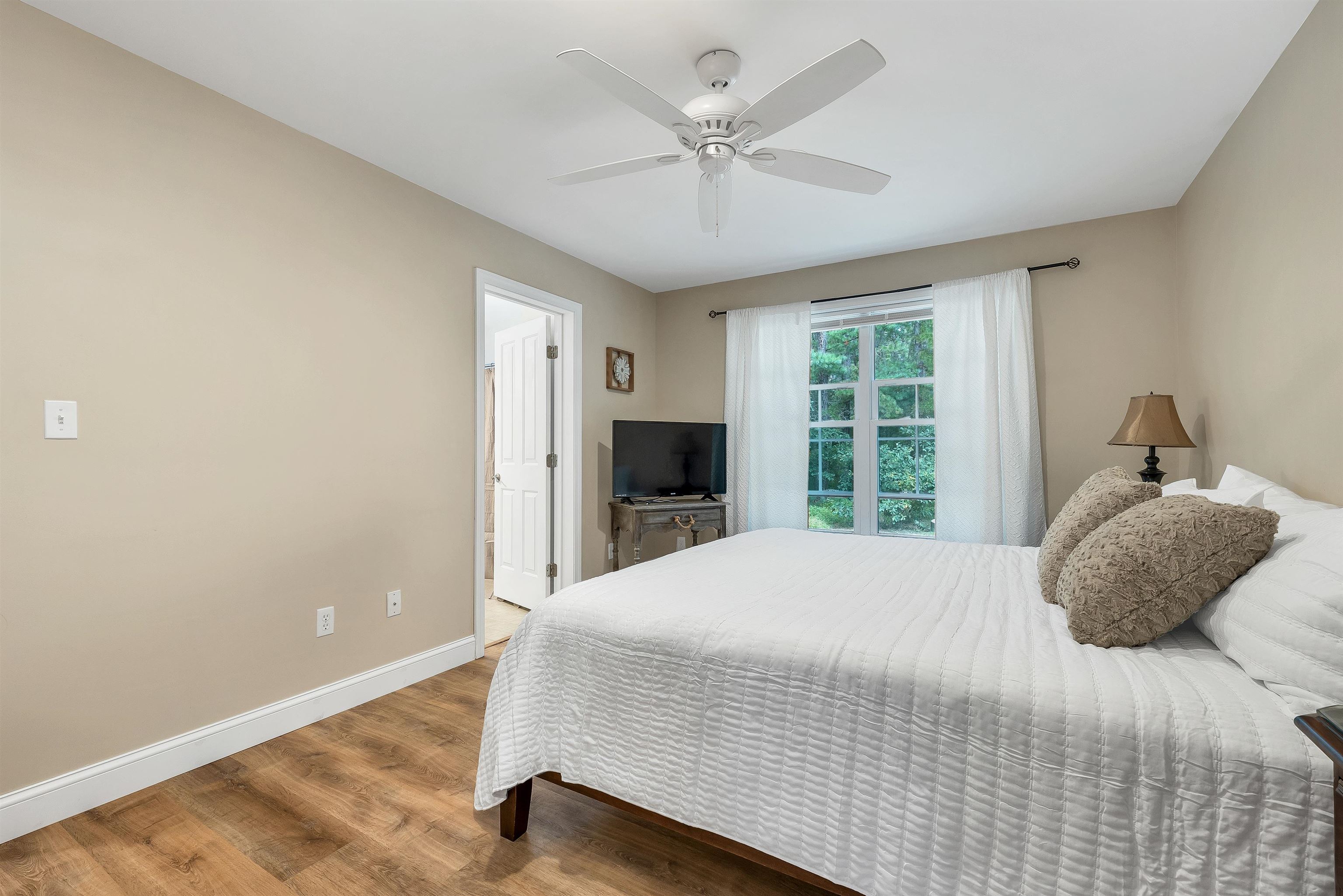 228 Silver Pine Lane Property Photo 12