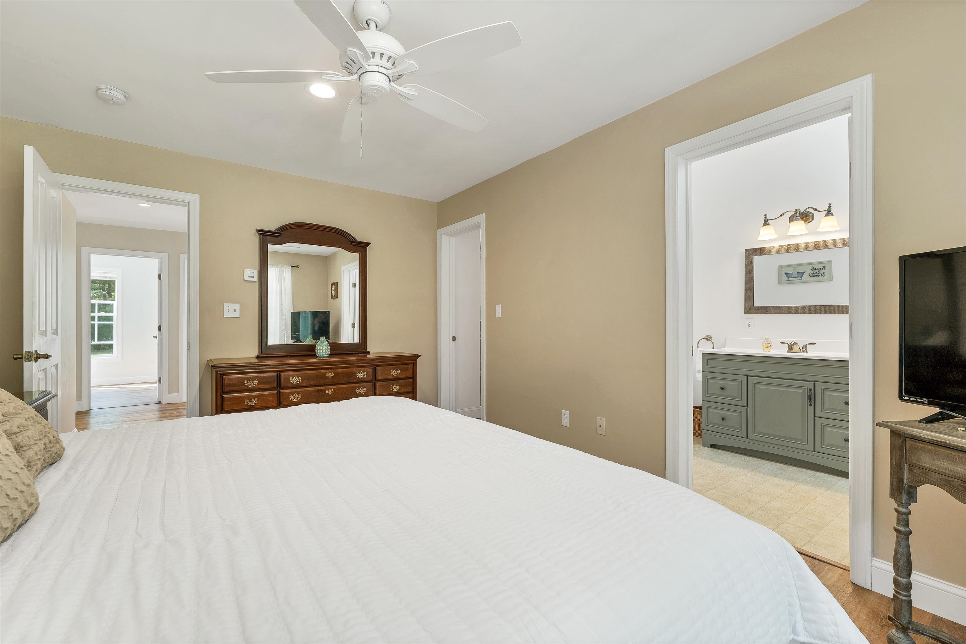 228 Silver Pine Lane Property Photo 13