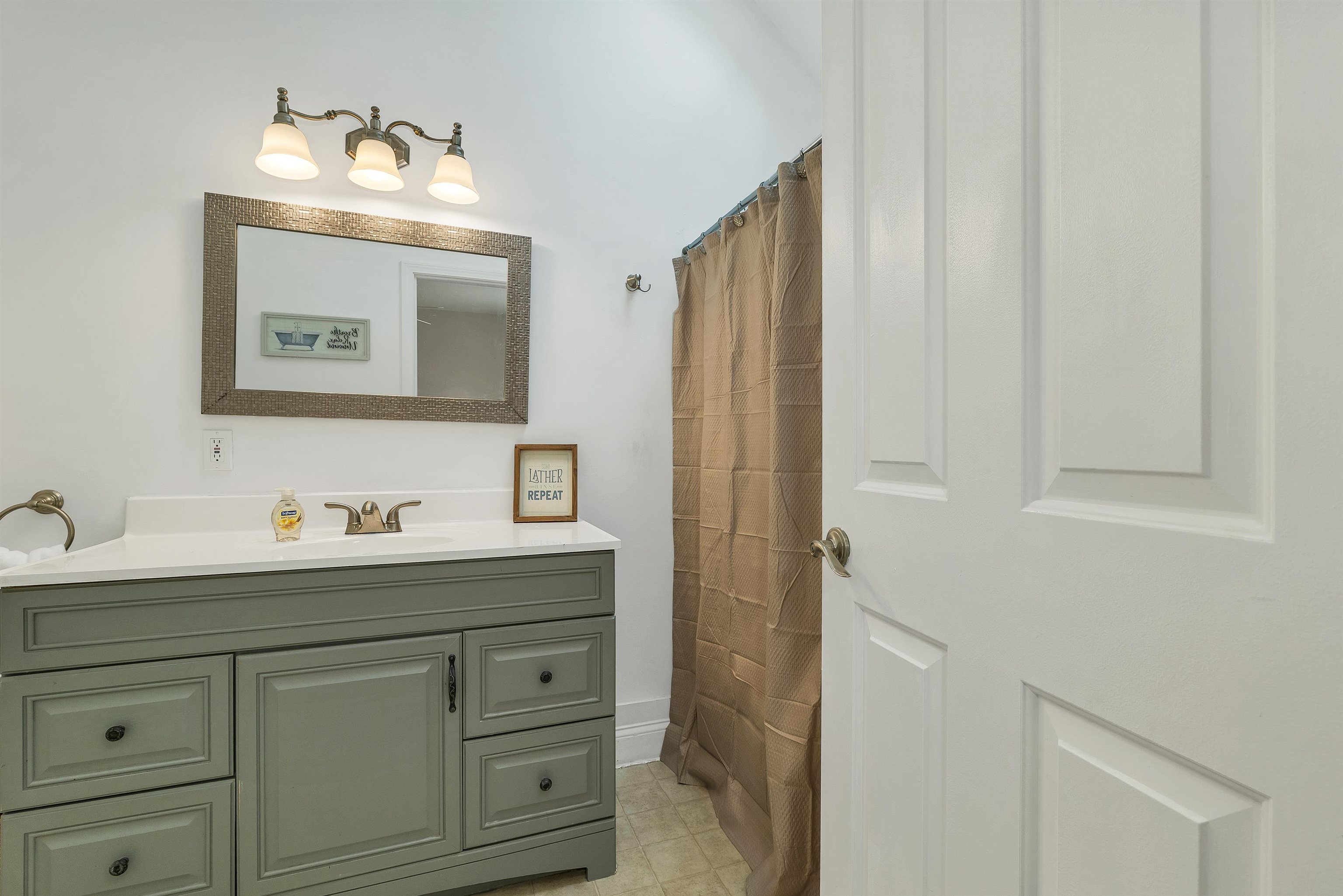 228 Silver Pine Lane Property Photo 14