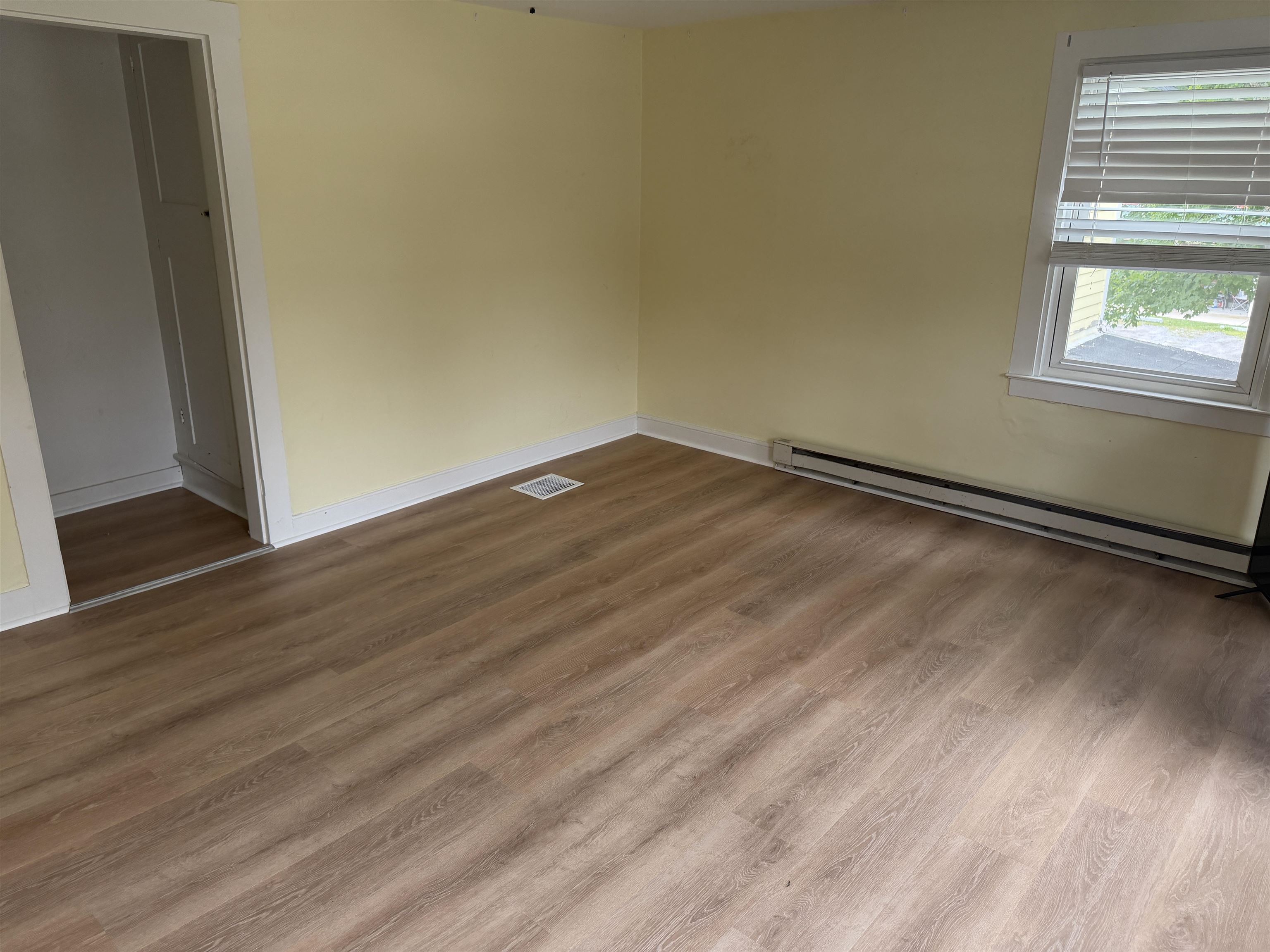 27 Ashuelot Street Property Photo 10