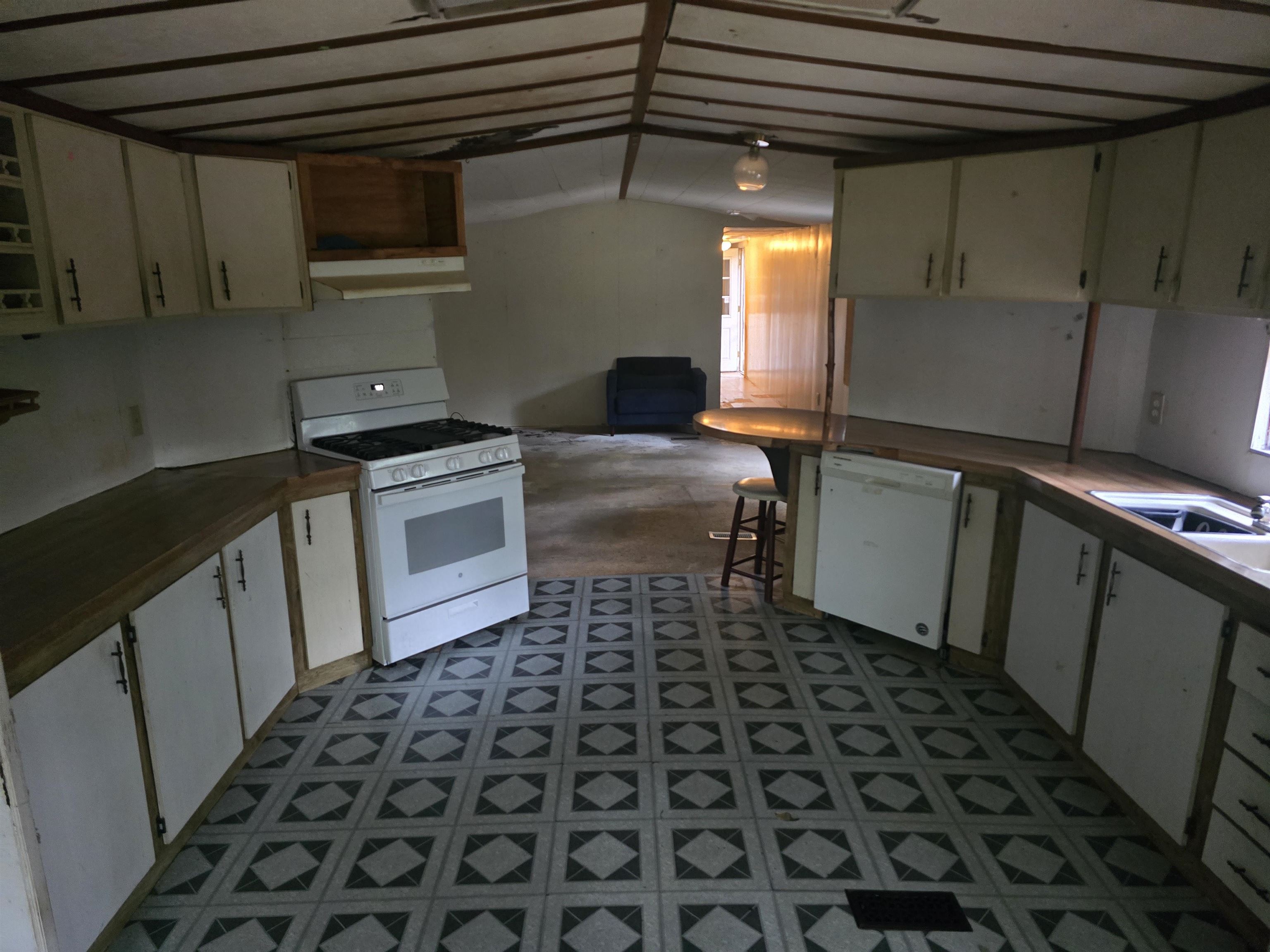124 Old Stagecoach Road Property Photo 5