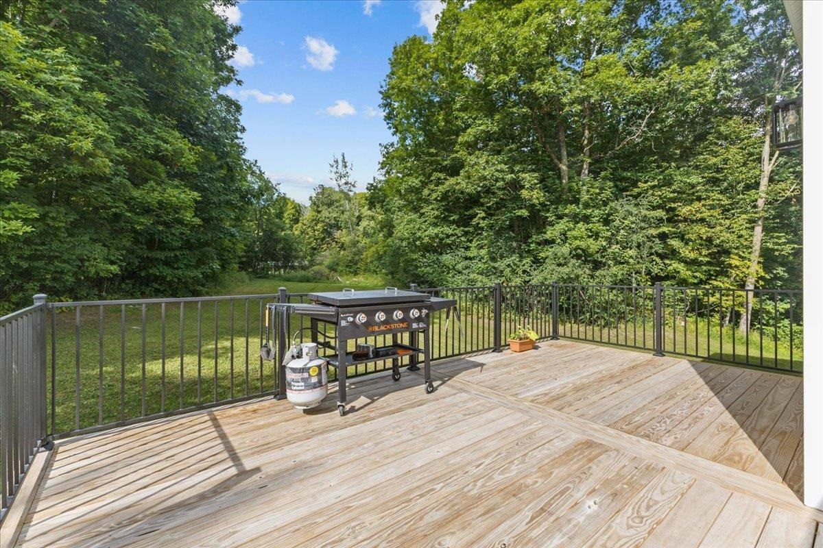100 Leos Lane Property Photo 6