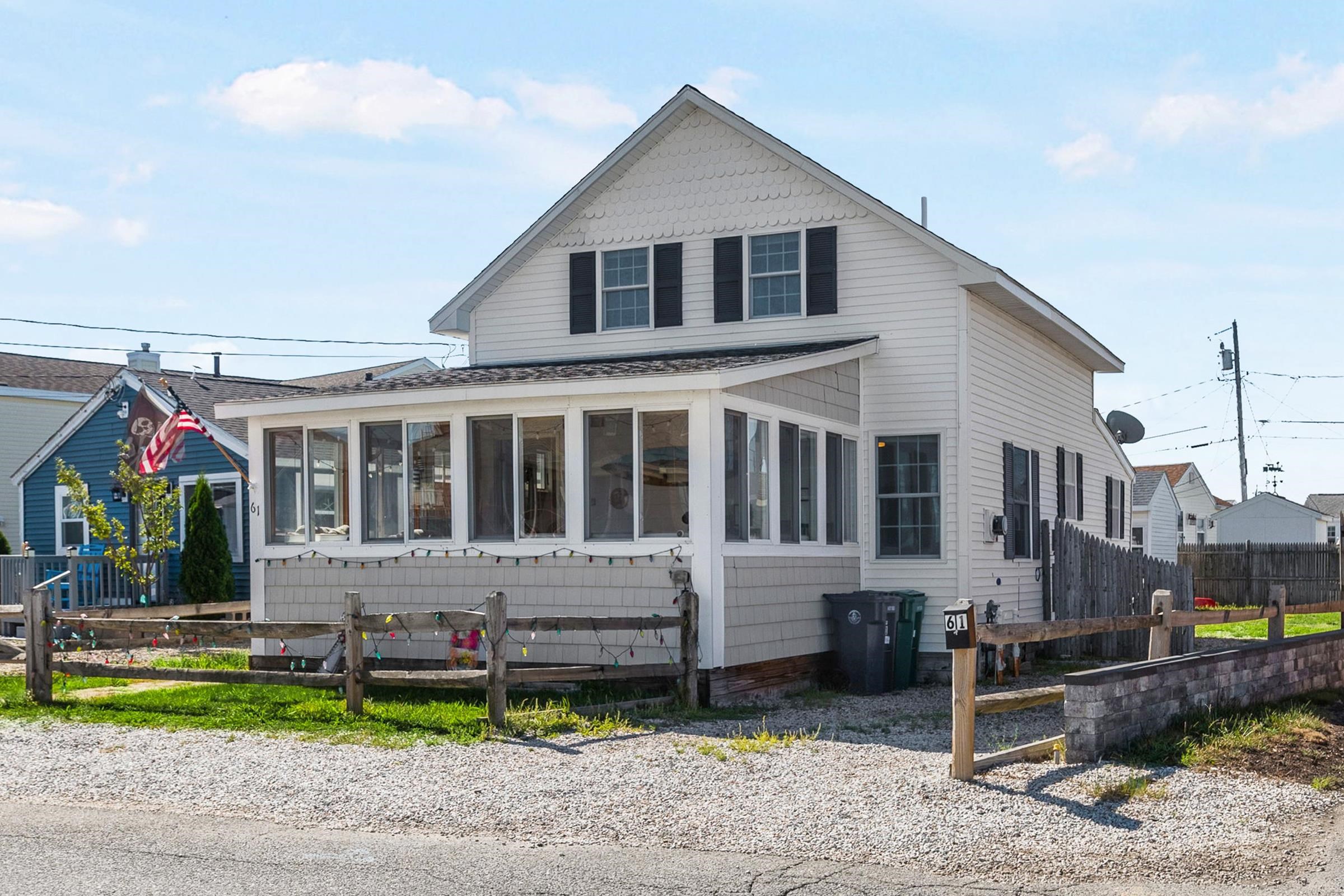 61 Island Path Property Photo 1