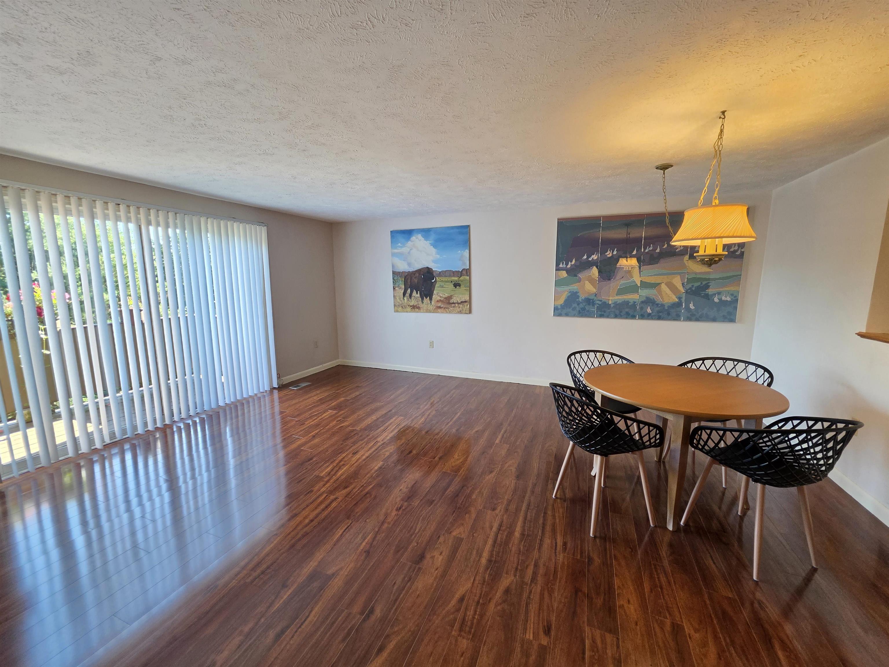 403 Eastview Drive Property Photo 4