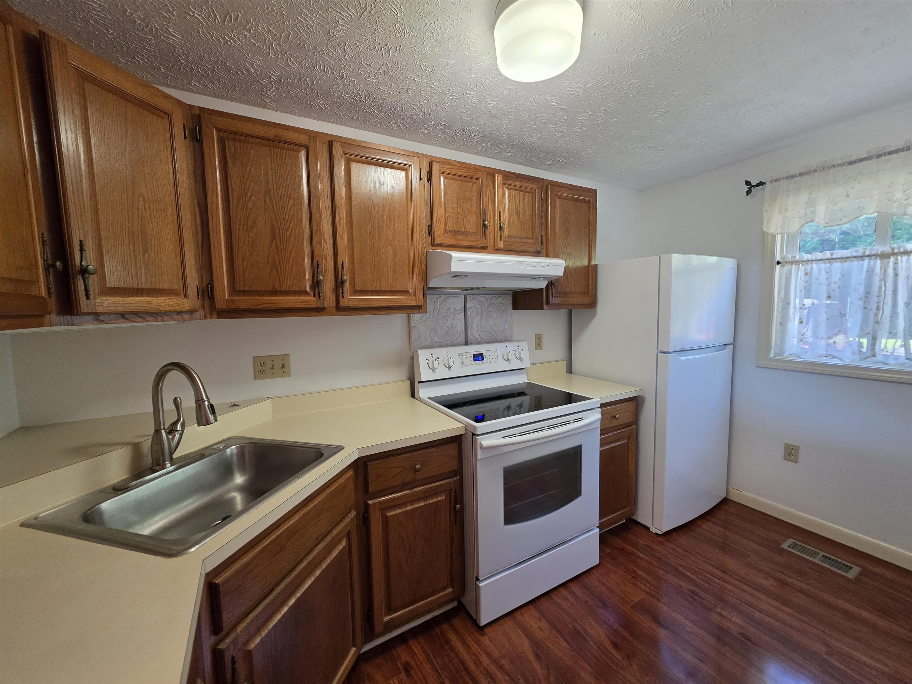 403 Eastview Drive Property Photo 6
