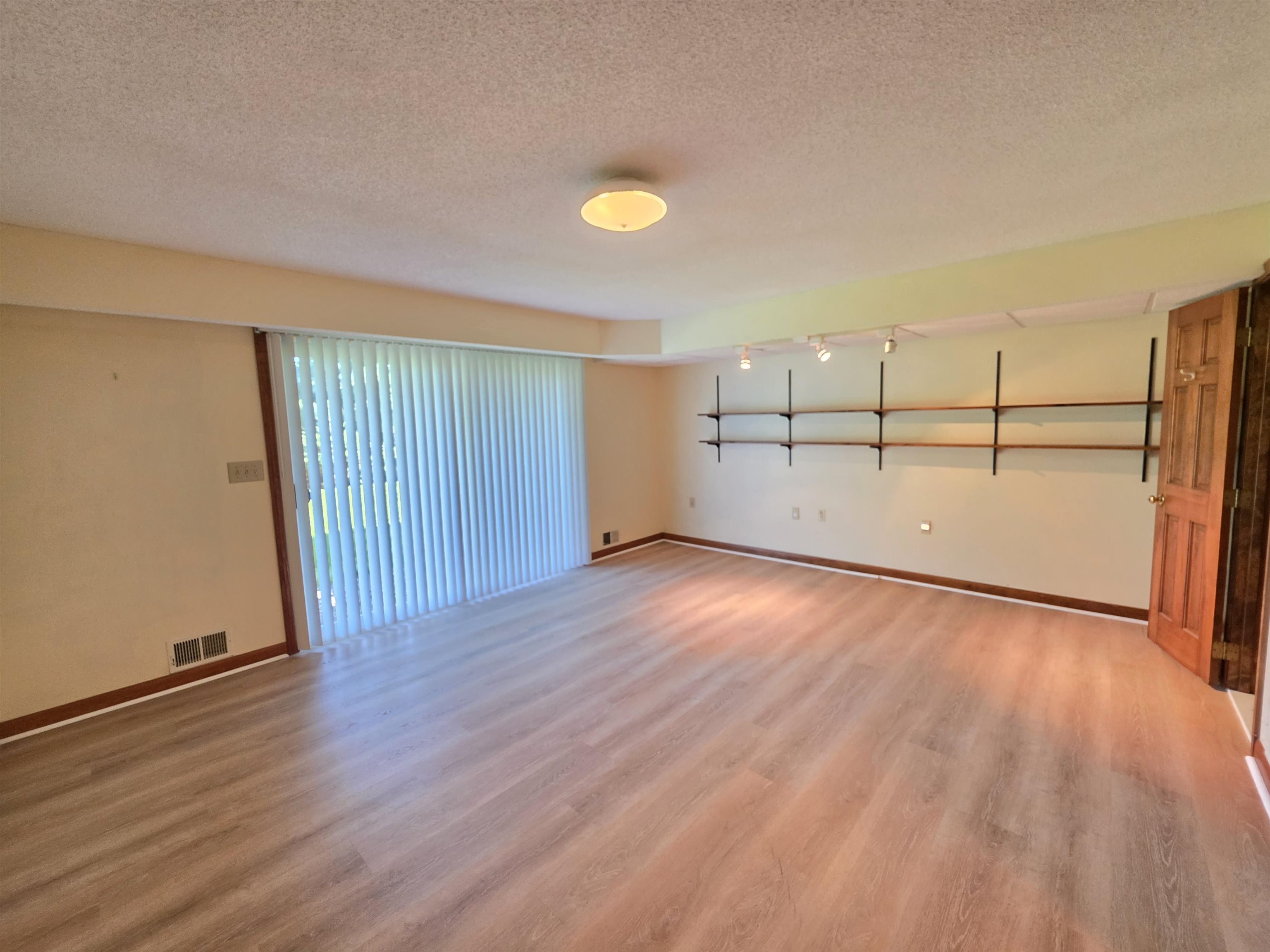 403 Eastview Drive Property Photo 18