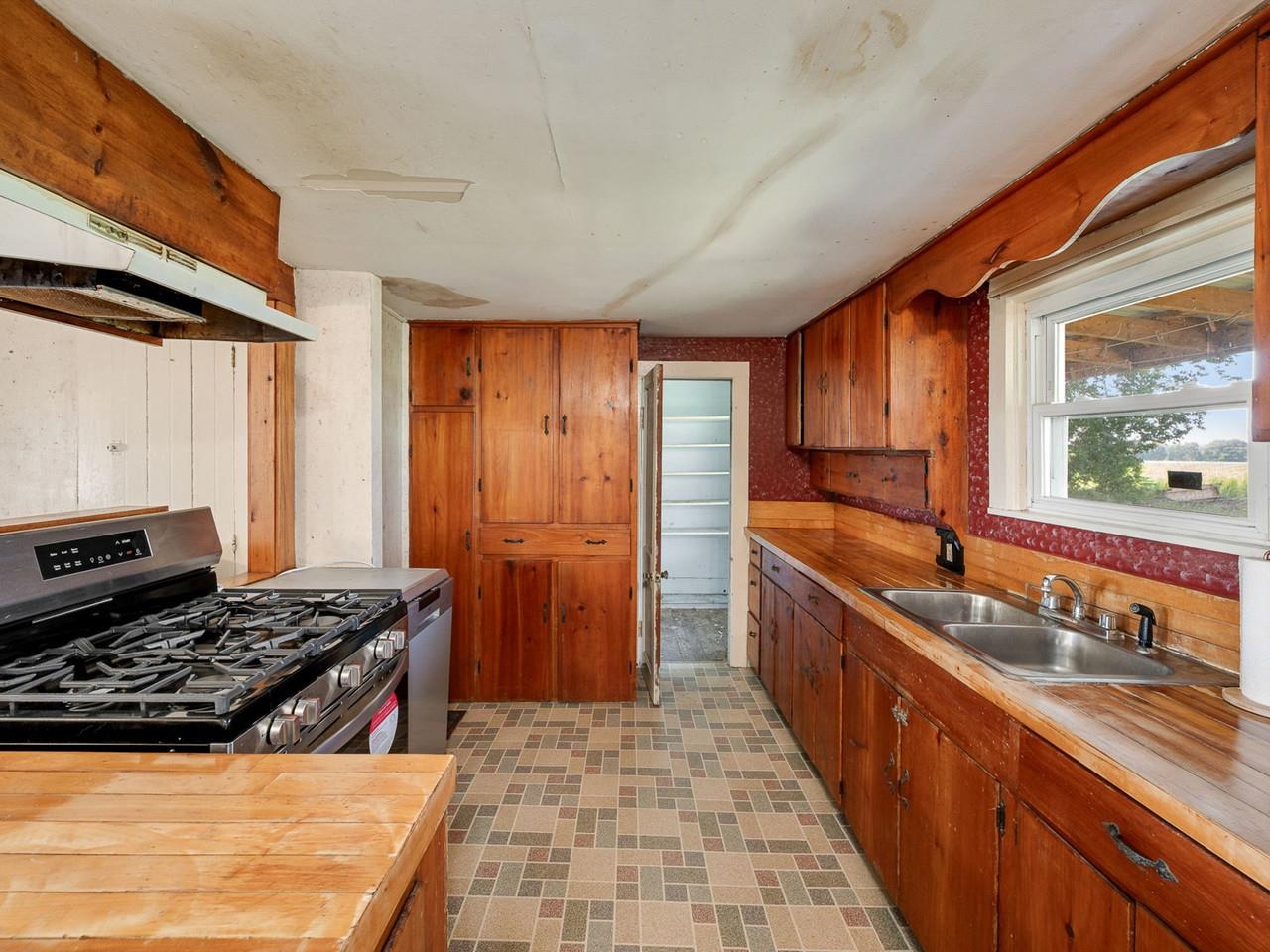 1114 Jersey Street South Property Photo 10