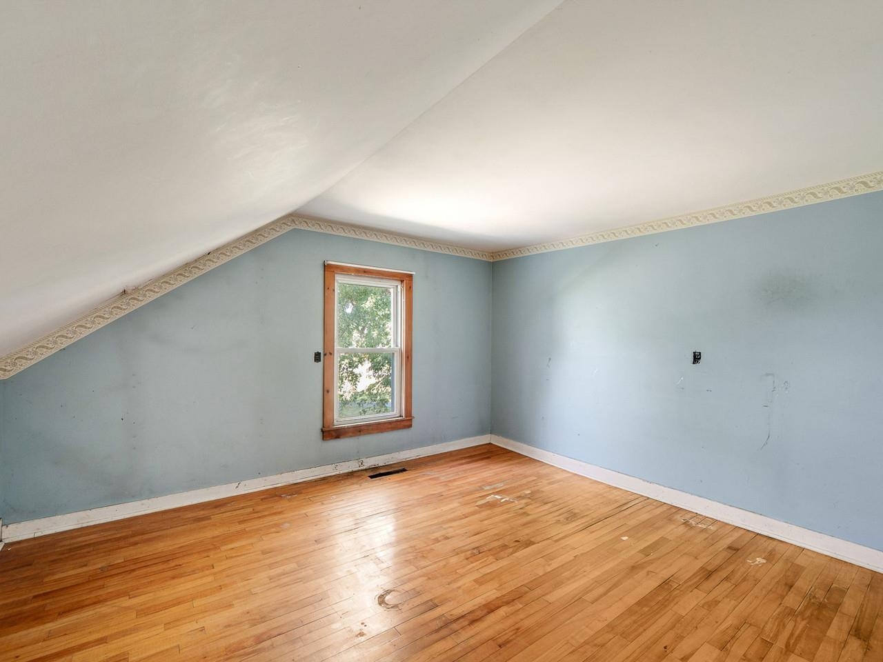 1114 Jersey Street South Property Photo 23