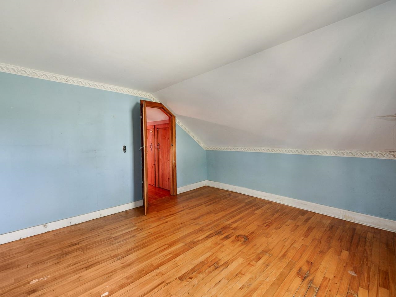 1114 Jersey Street South Property Photo 24