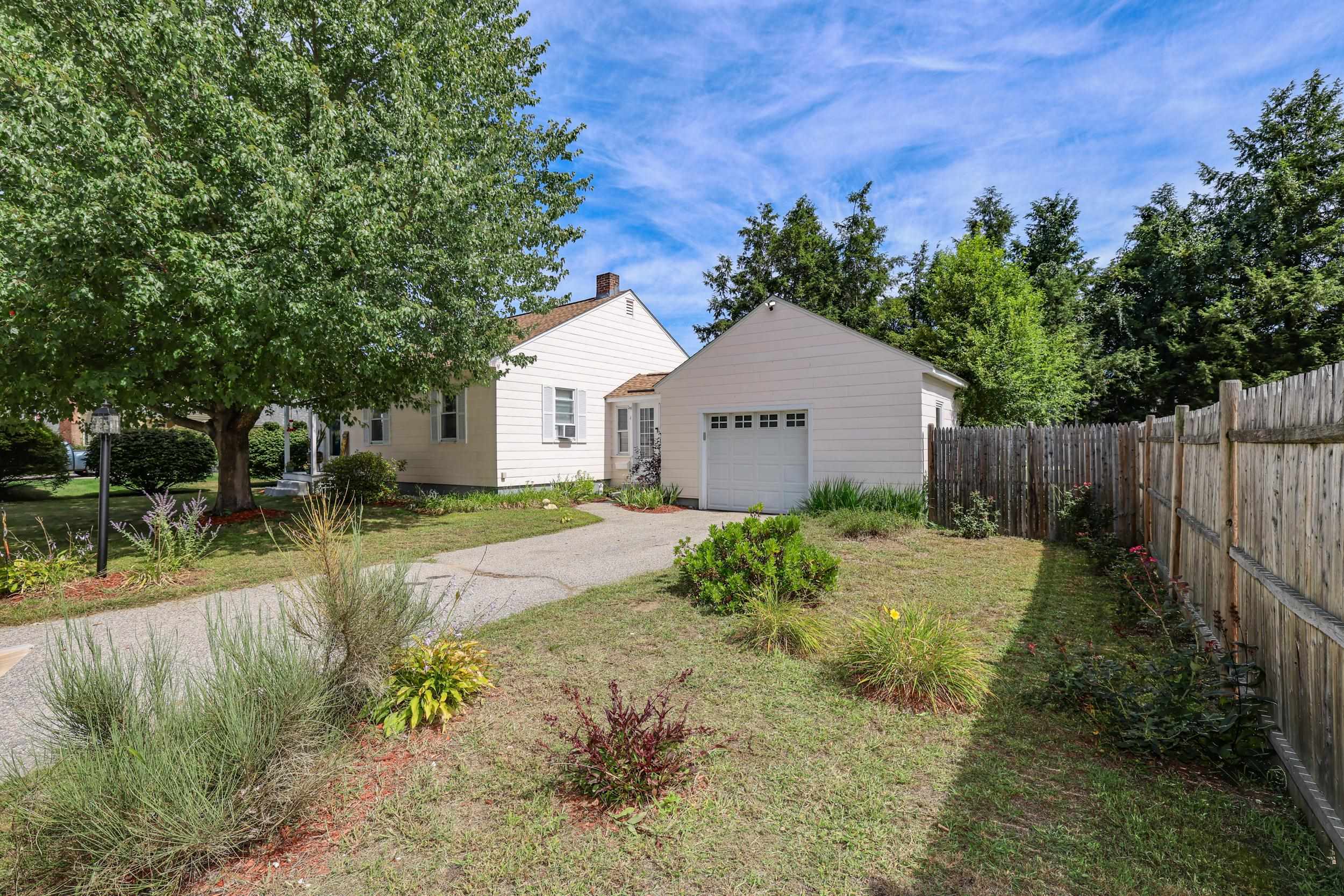 4 Woodbury Lane Property Photo 3