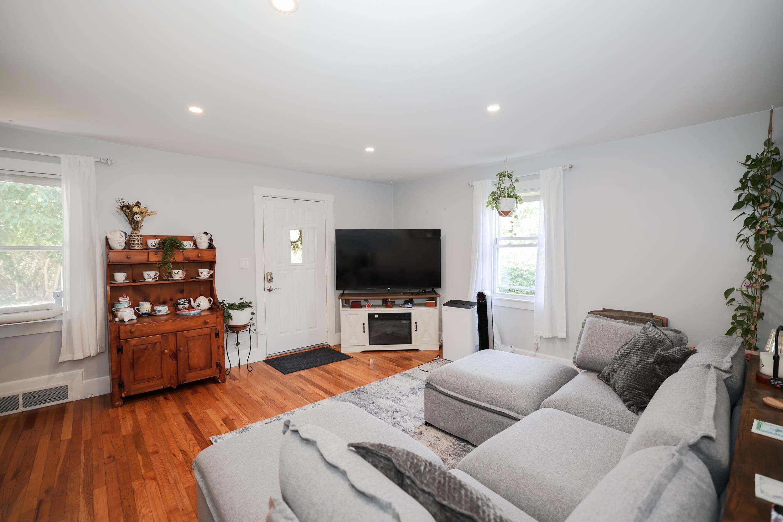 4 Woodbury Lane Property Photo 5