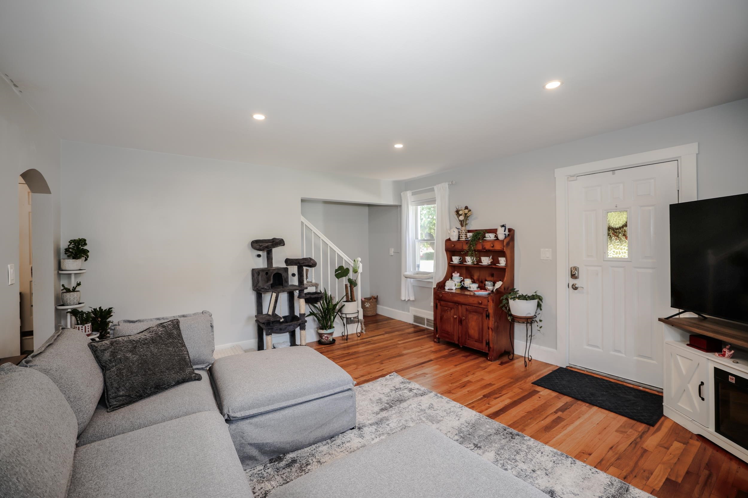 4 Woodbury Lane Property Photo 6