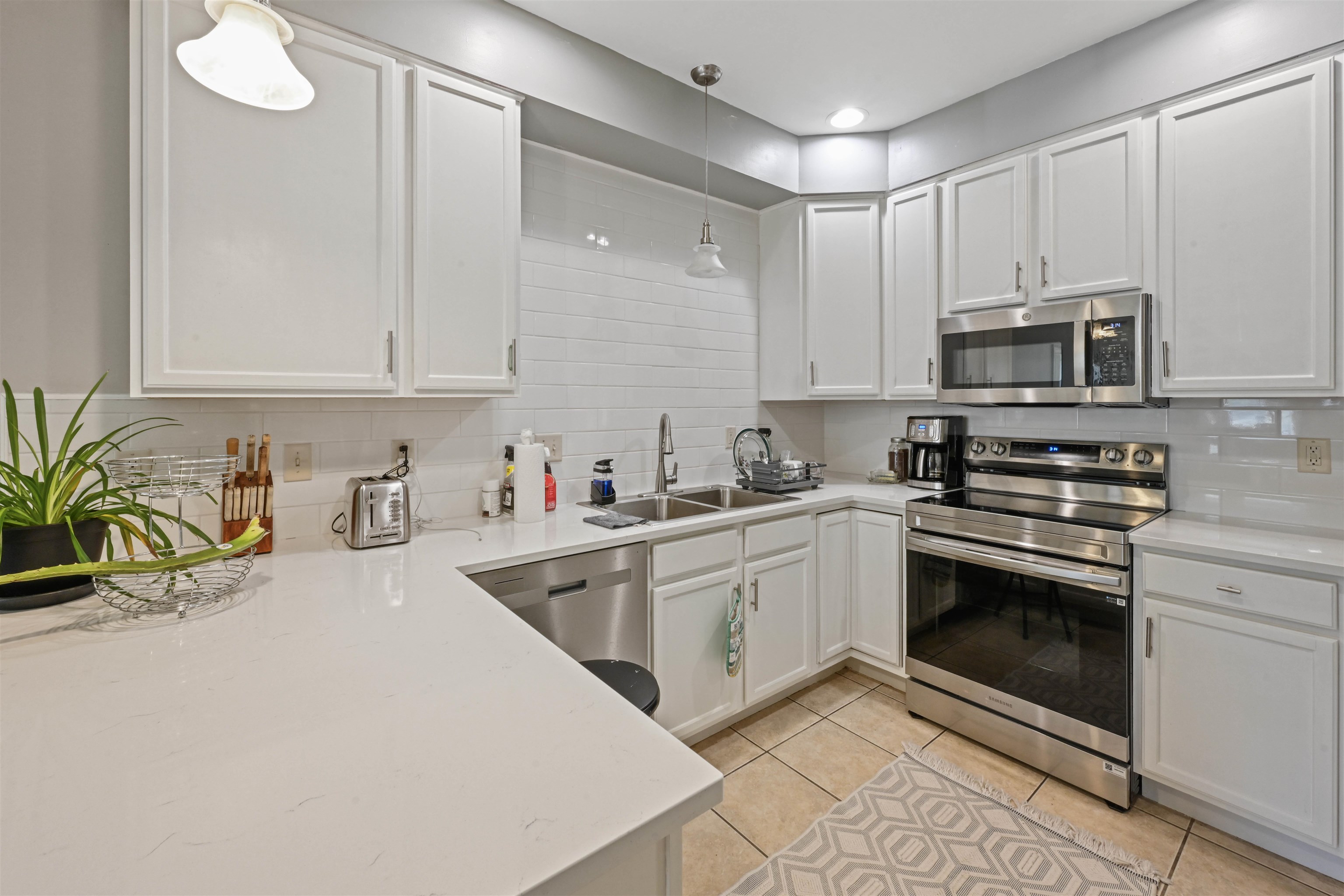 1044 North Avenue Property Photo 2