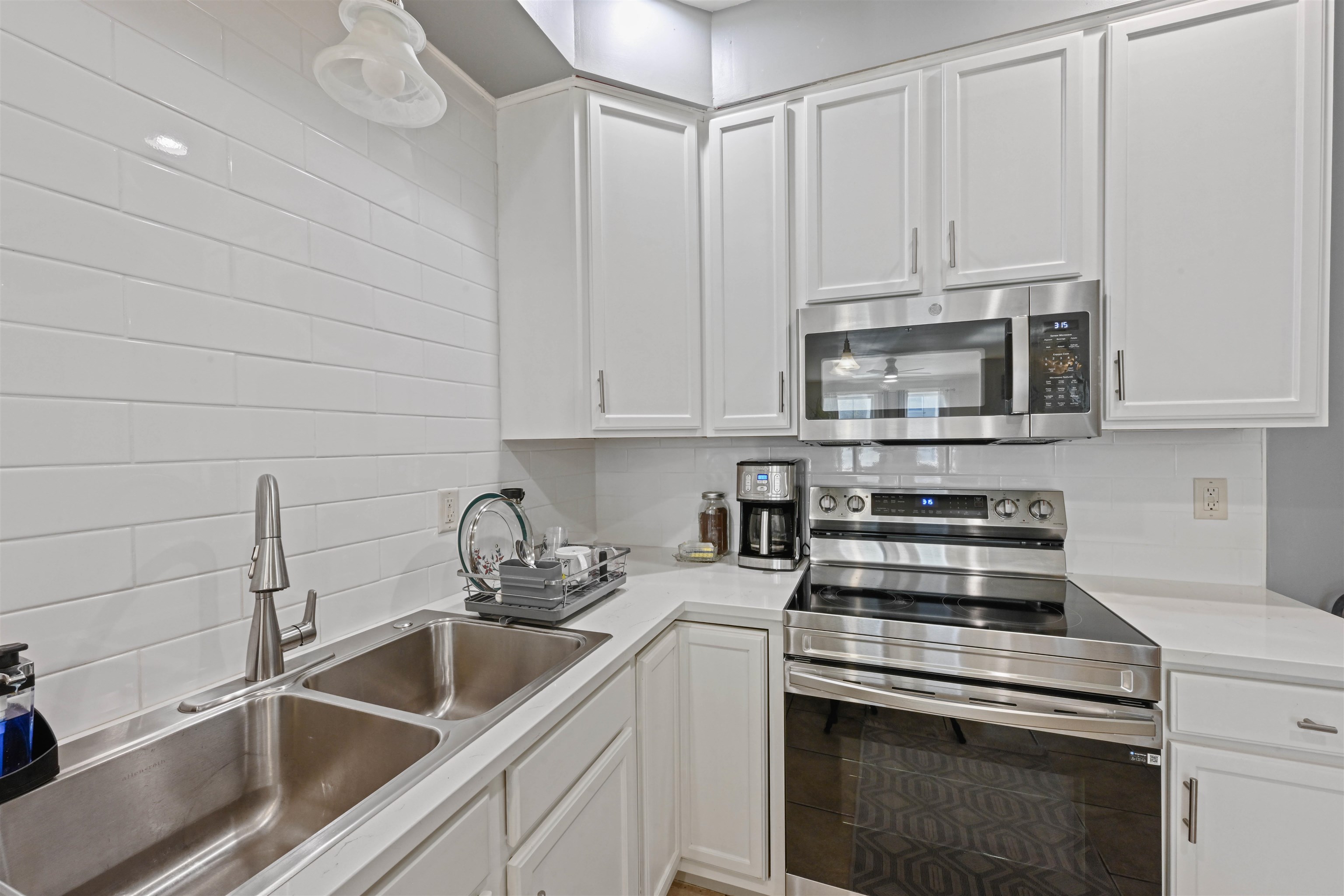 1044 North Avenue Property Photo 3