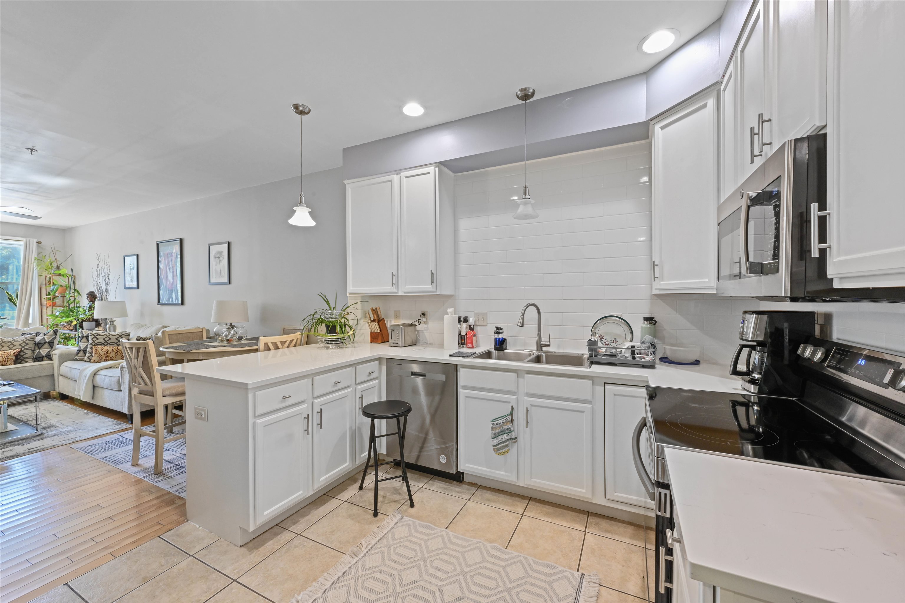 1044 North Avenue Property Photo 4