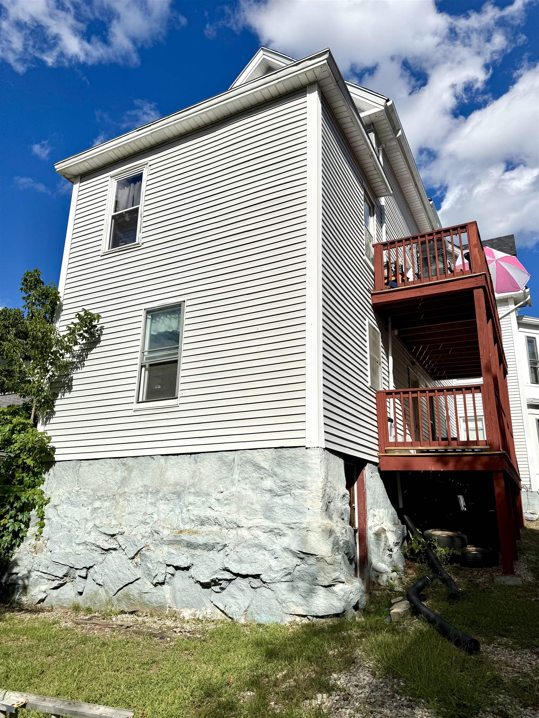 82 Ashland Street Property Photo 3