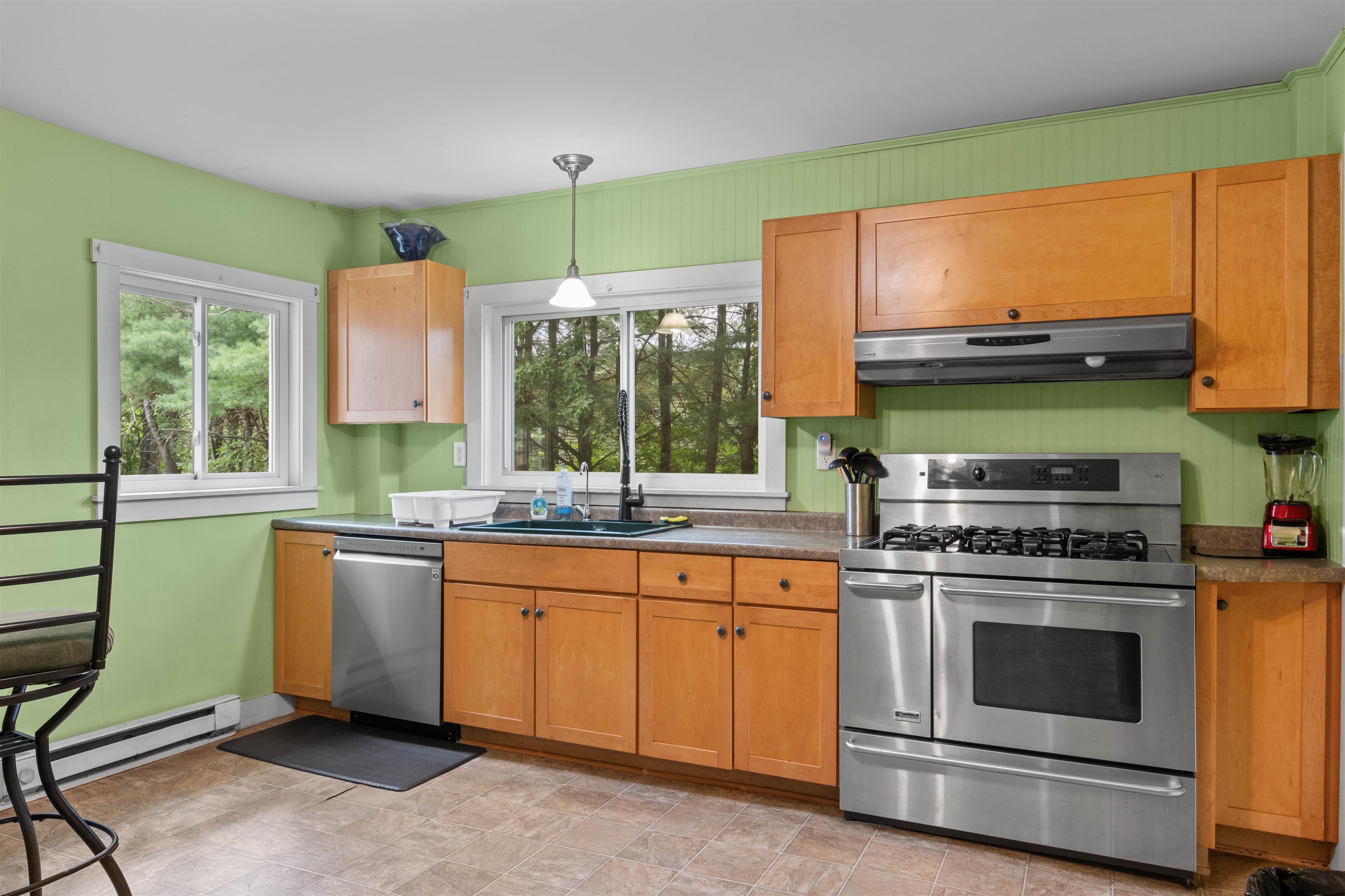 1657 East Main Street Property Photo 8