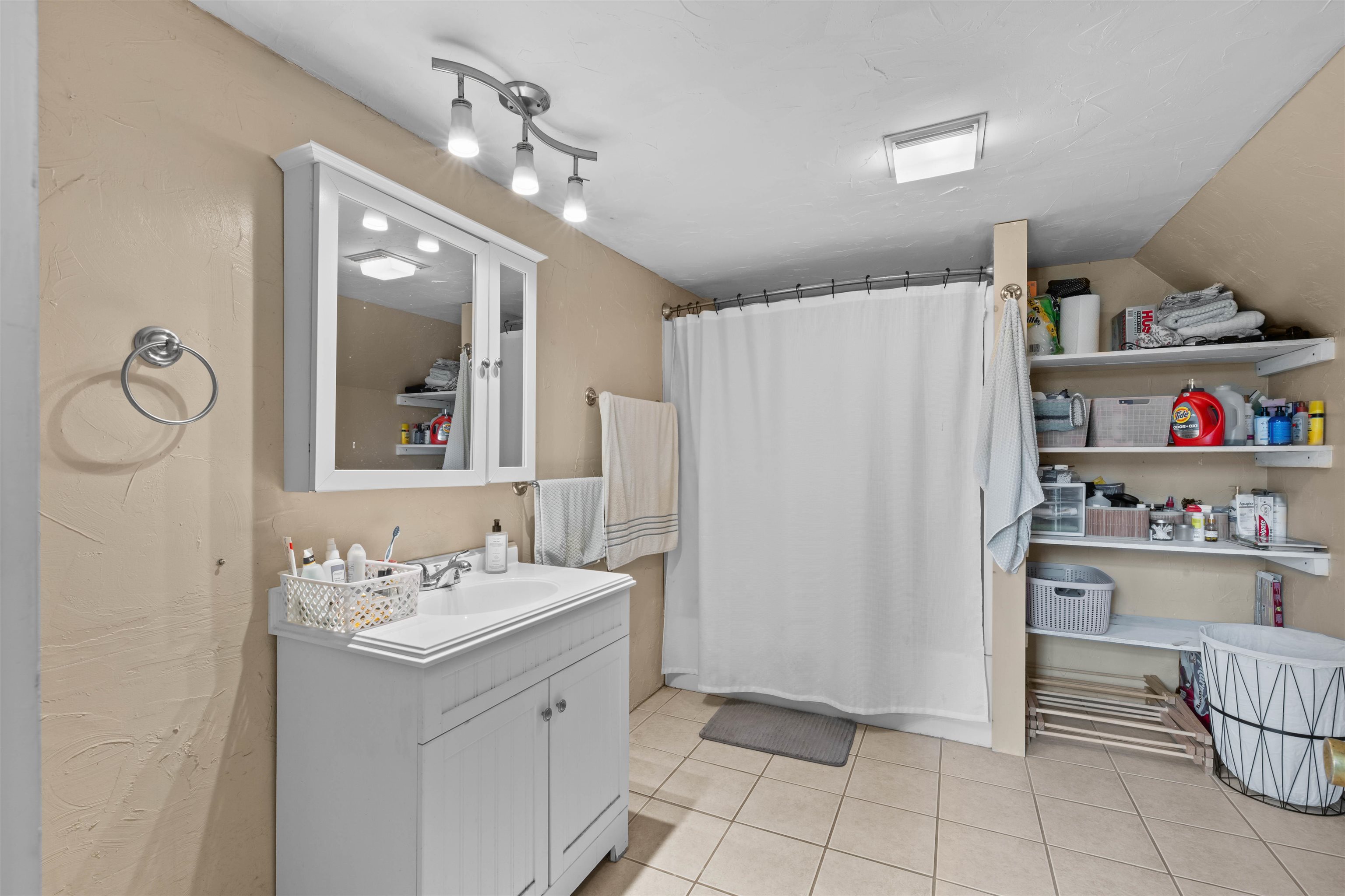 1657 East Main Street Property Photo 32