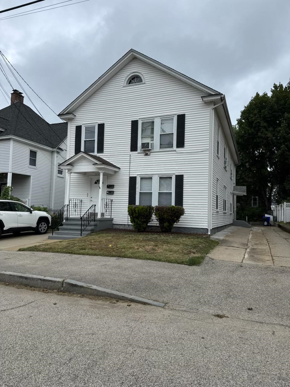 324 Laurel Street Property Photo 1